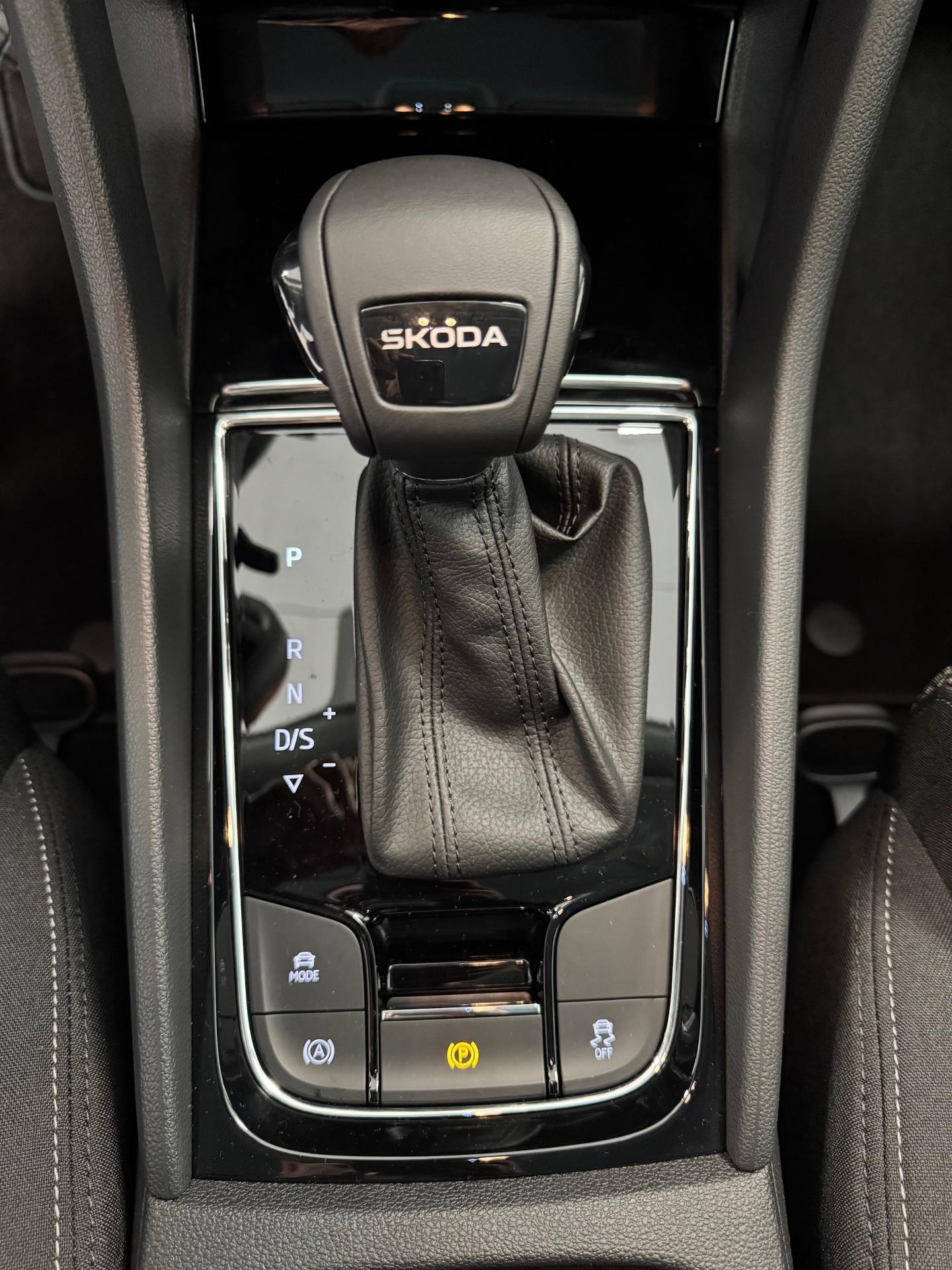 Škoda Karoq 1.5 TSI Top Selection