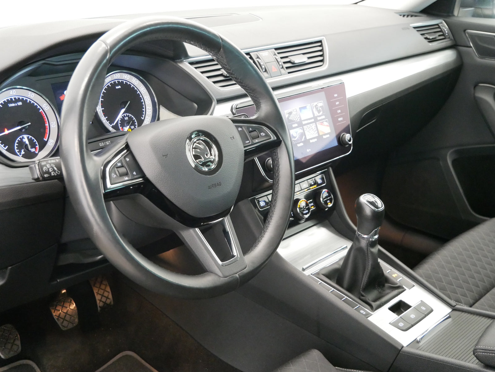 Škoda Superb 1.5 TSI 110kW Ambition Comfort – foto 14