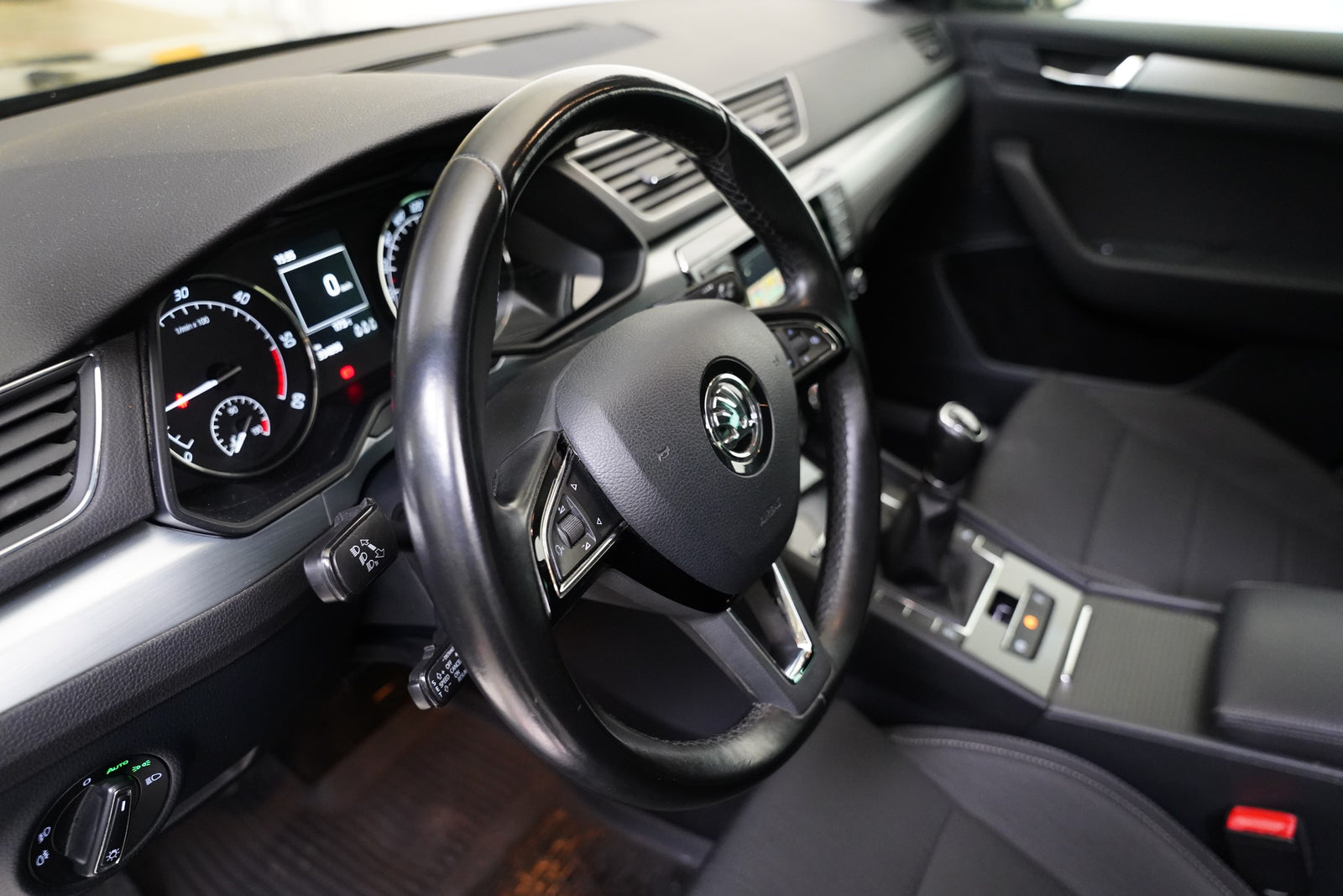 Škoda Superb 2.0 TDI 110kW Ambition – foto 14