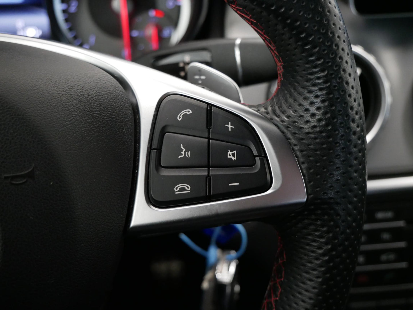 Mercedes-Benz GLA 220 D 4MATIC AMG paket