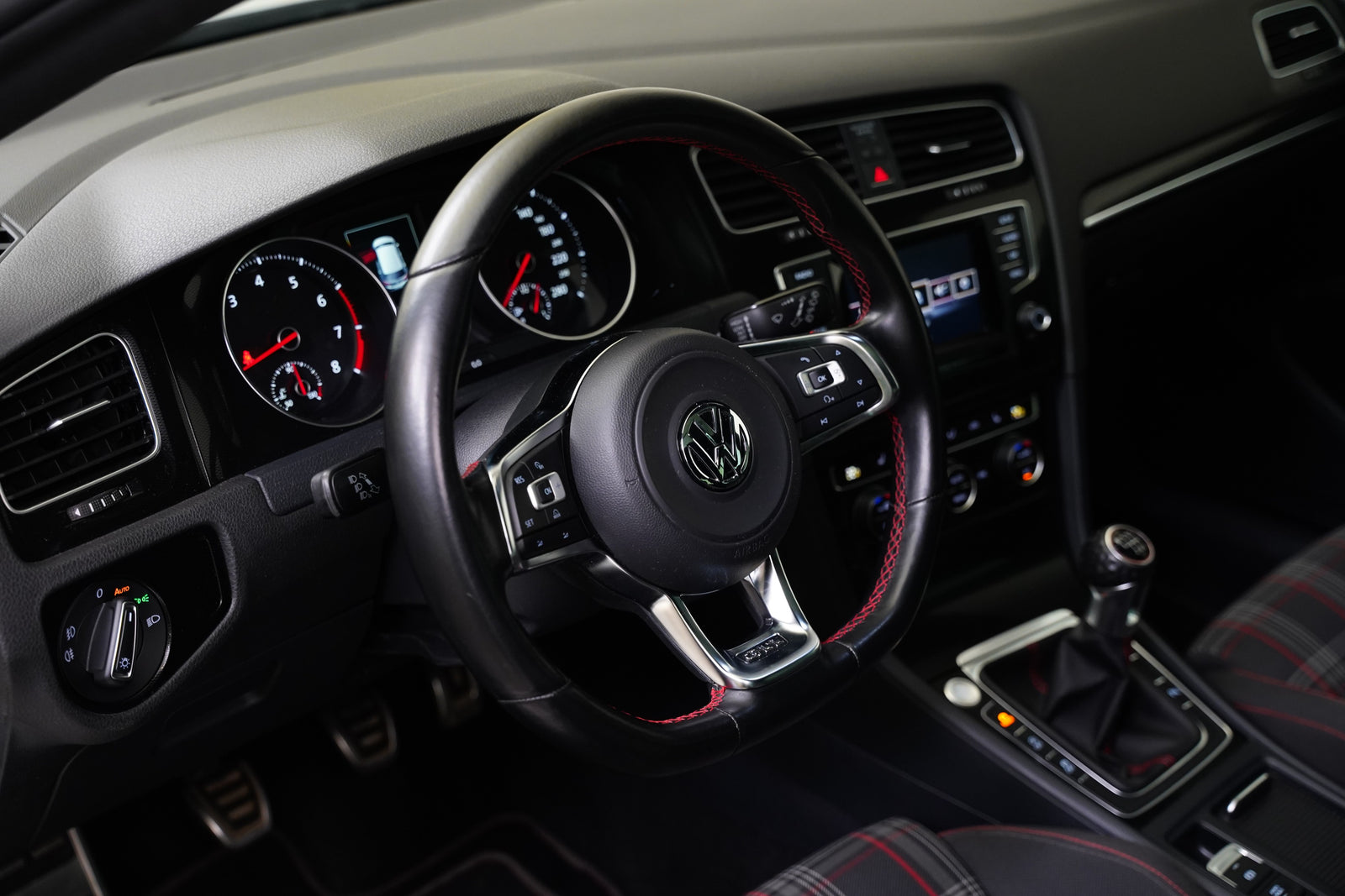 Volkswagen Golf 2.0 TSI 169 kW GTI – foto 14