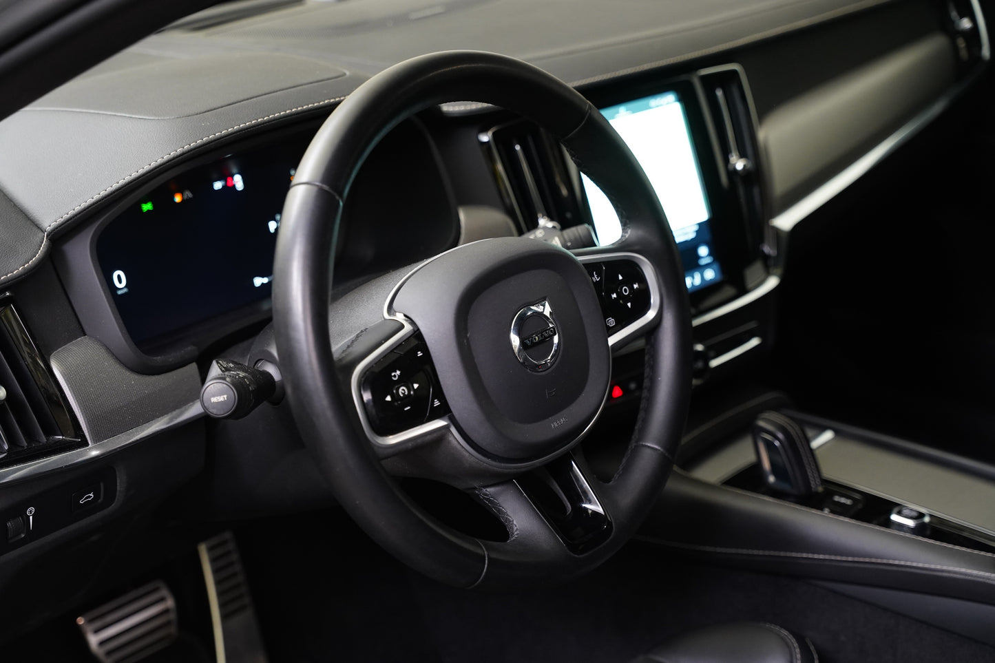 Volvo V90 2.0 B4 145 kW R-Design