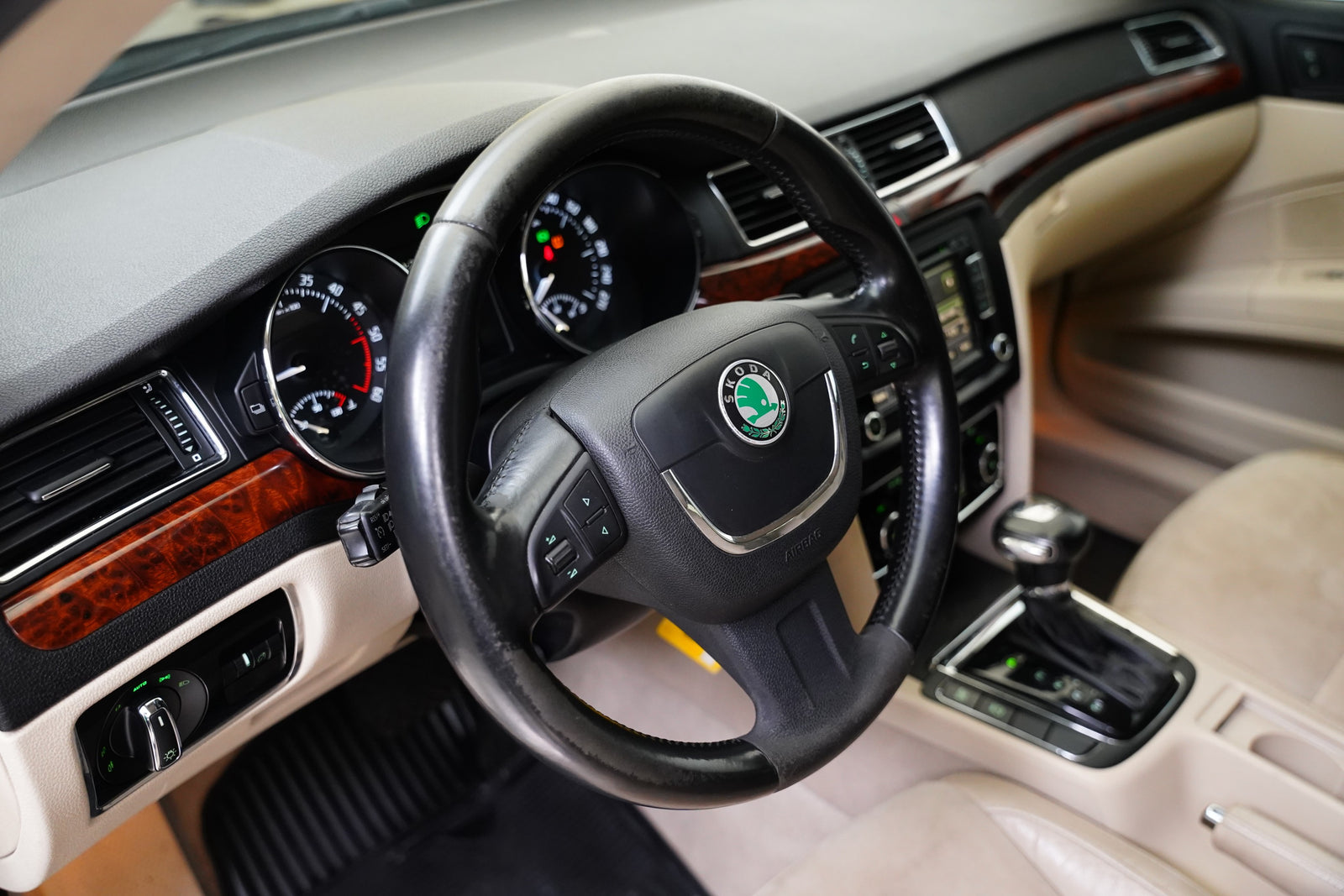 Škoda Superb 2.0 TDI 125 kW DSG Elegance – foto 14