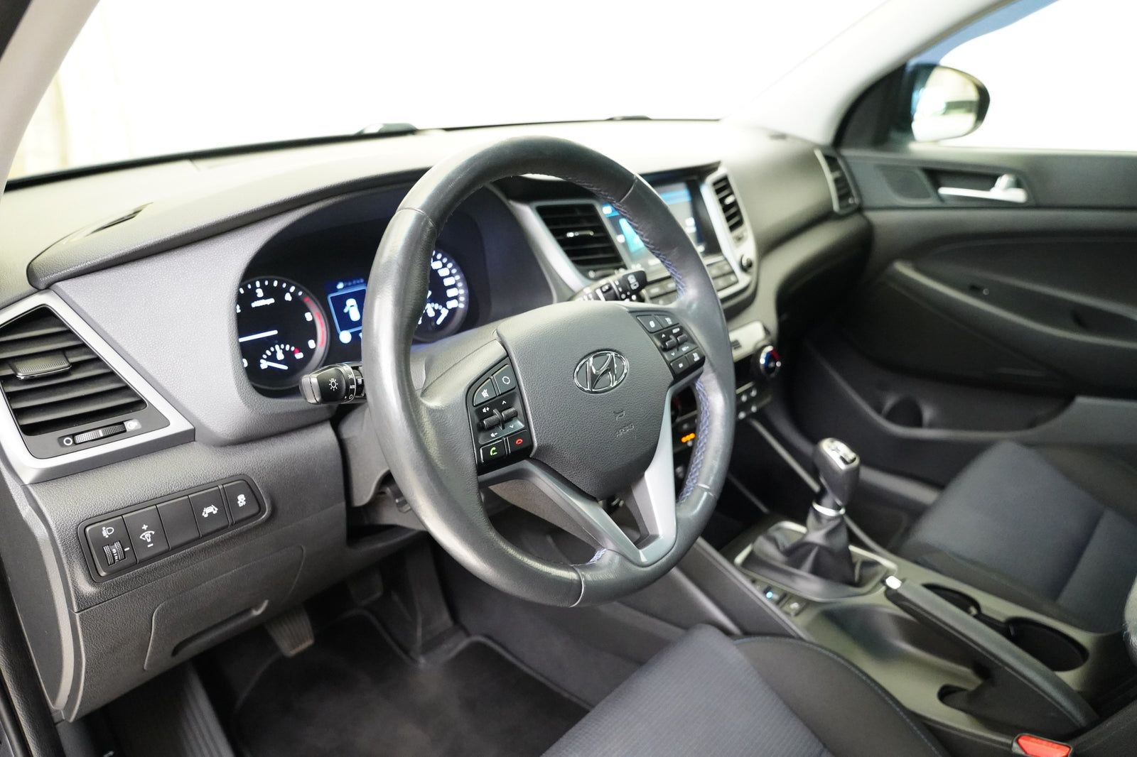 Hyundai Tucson 1.7 CRDI 85 kW – foto 14