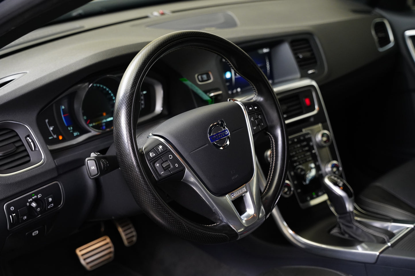Volvo V60 2.0 T6 AWD 225 kW R-Desing