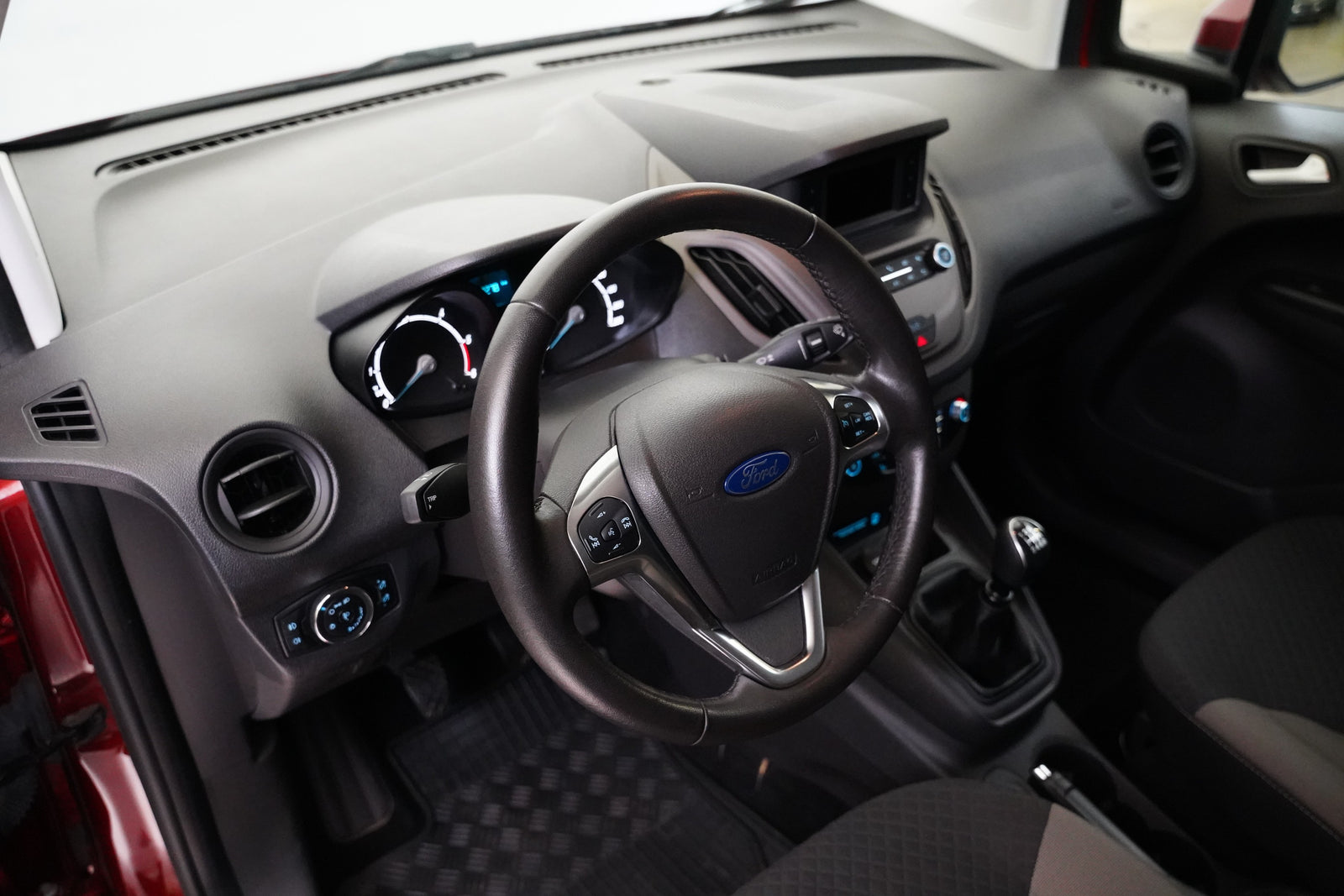 Ford Tourneo Courier 1.5 TDCi 74 kW Trend – foto 14