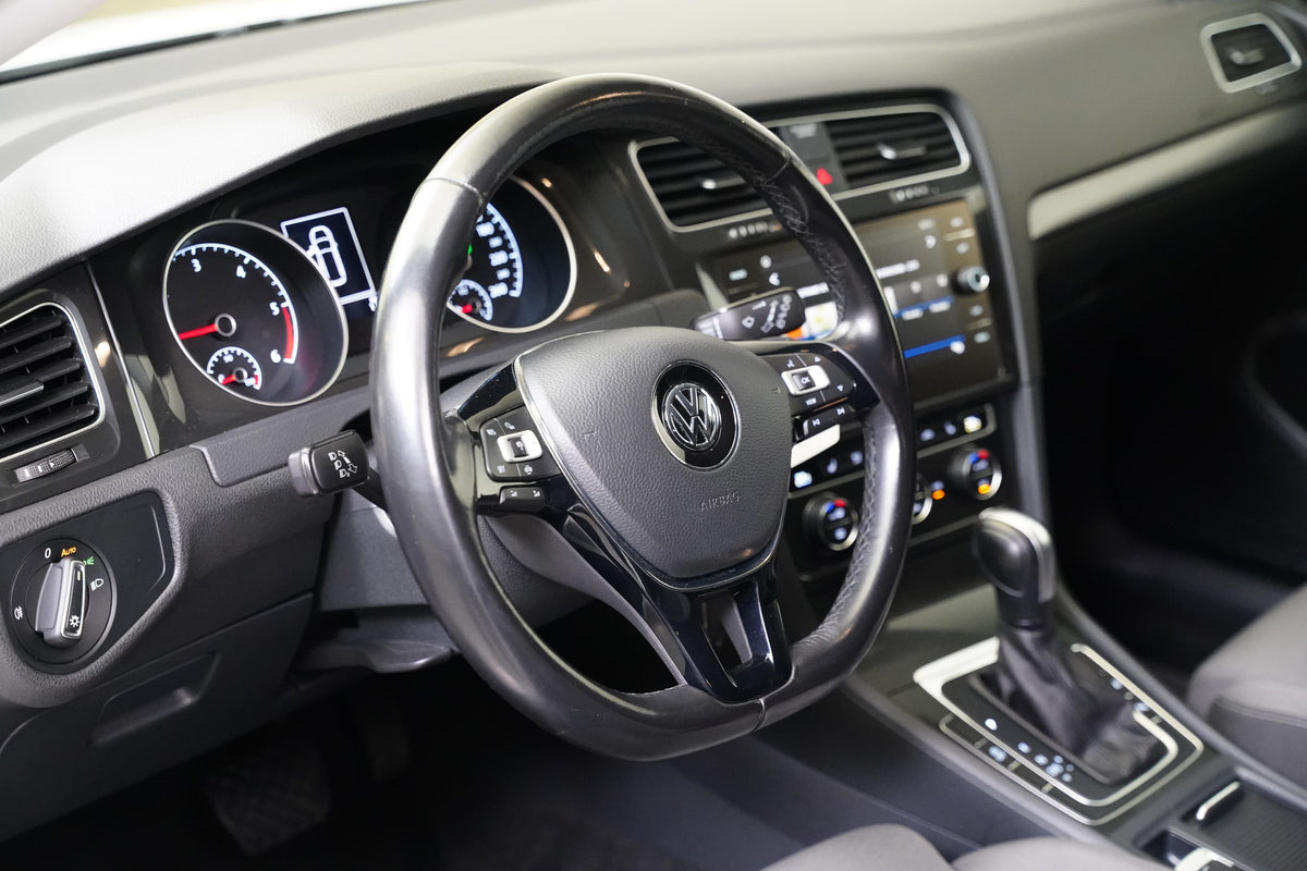 Volkswagen Golf 2.0 TDI 110 kW R-Line – foto 14