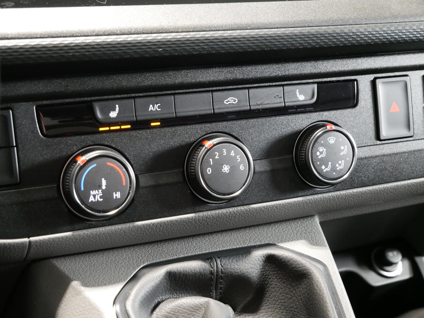 Volkswagen Transporter - skříňový vůz 2.0 TDI 110 kW LONG