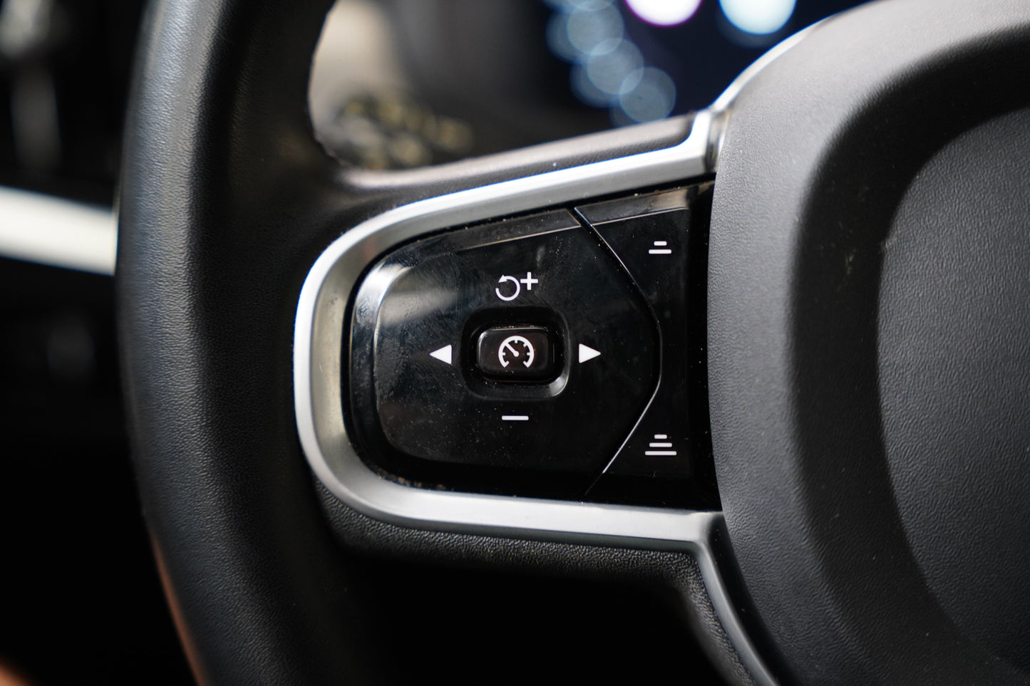 Volvo V90 2.0 B4 145 kW R-Design
