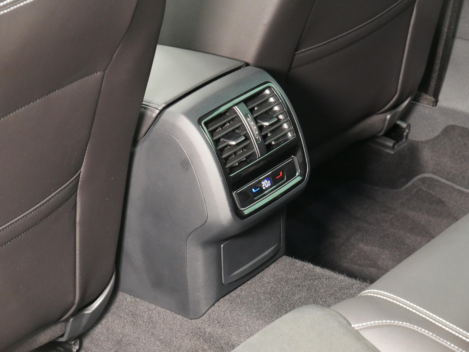 Volkswagen Passat 2.0 TDI 110 kW Elegance – foto 15