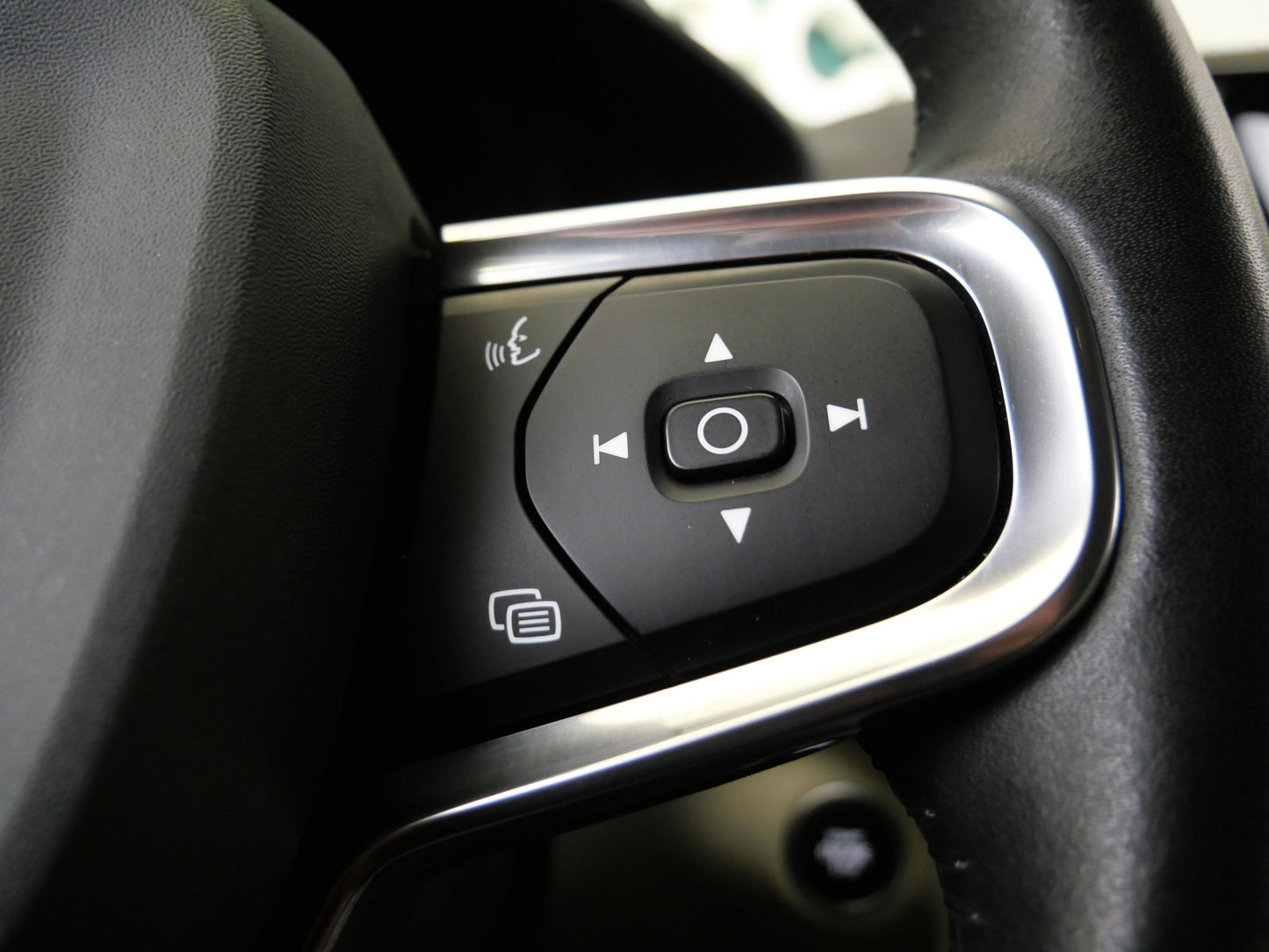 Volvo XC40 2.0 D3 110 kW Momentum Pro