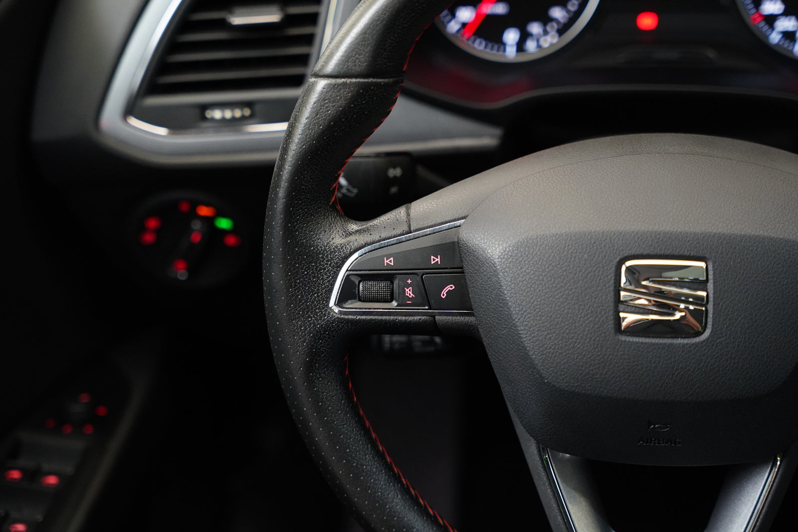 Seat Leon 2.0 TDI 135 kW DSG FR – foto 15