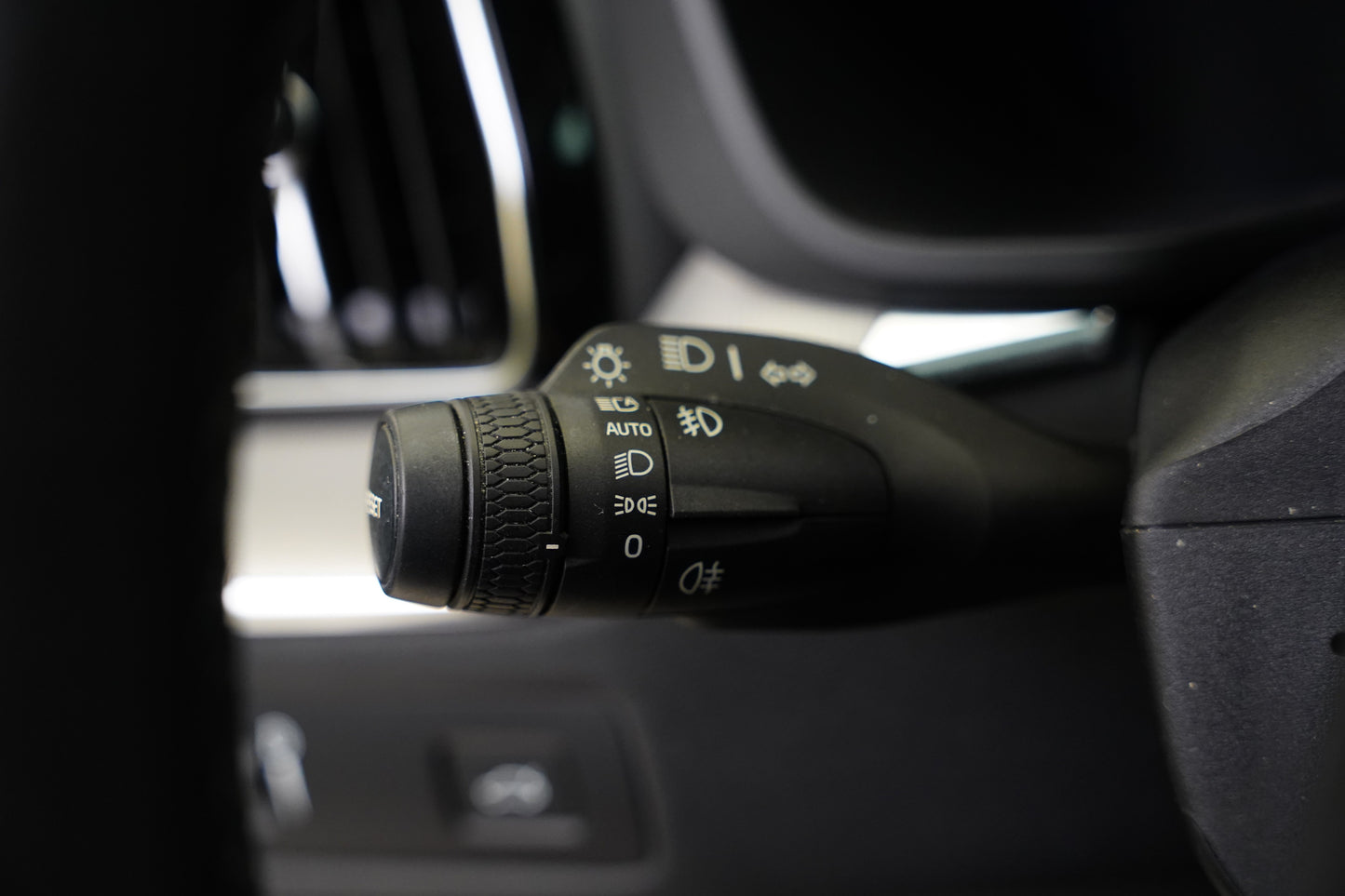 Volvo XC60 B4 145 kW AWD R-Design