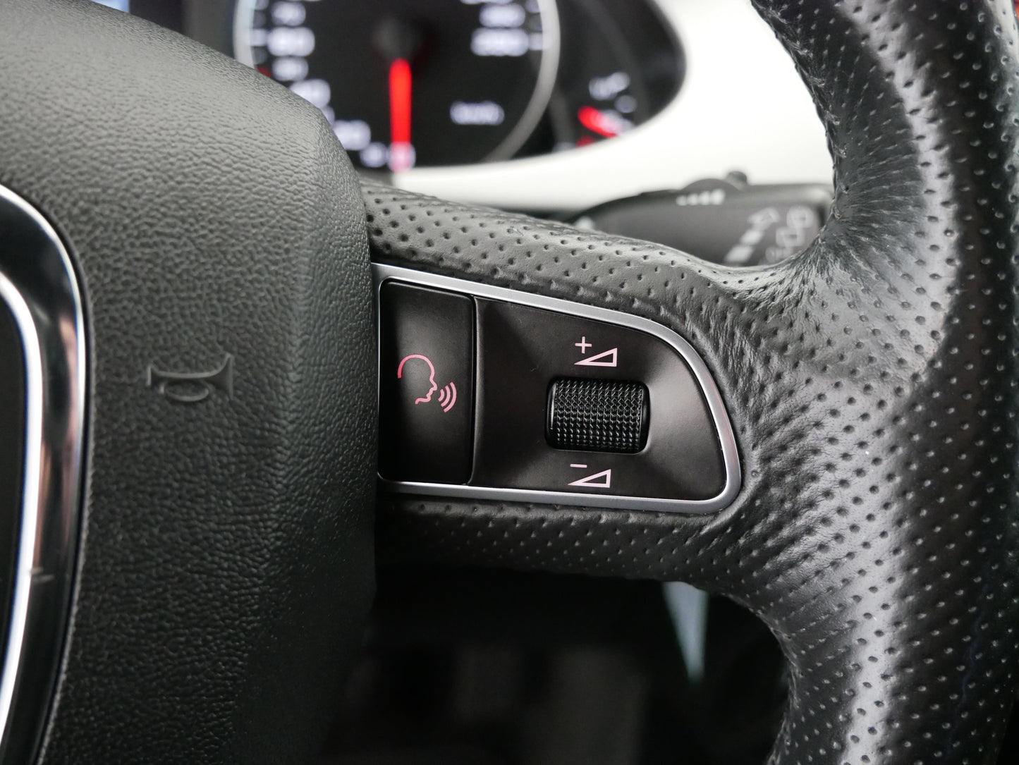 Audi A4 2.0 TDI 125 kW S line 4x4
