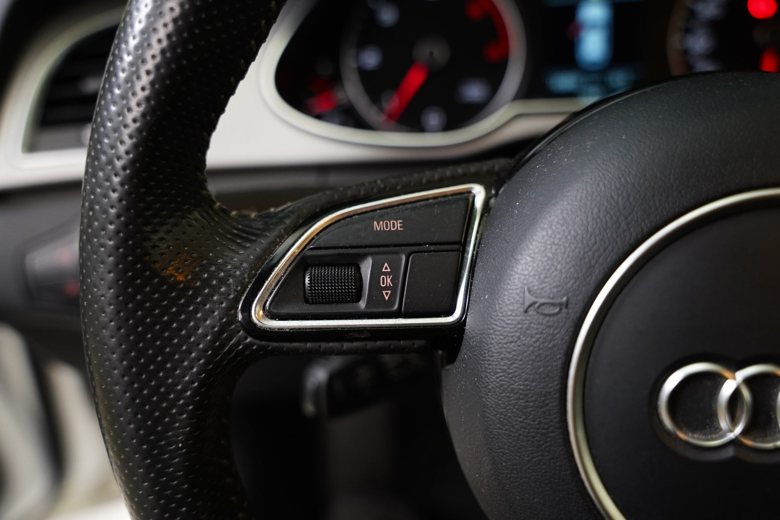 Audi A4 2.0 TDI 110 kW S line plus – foto 15