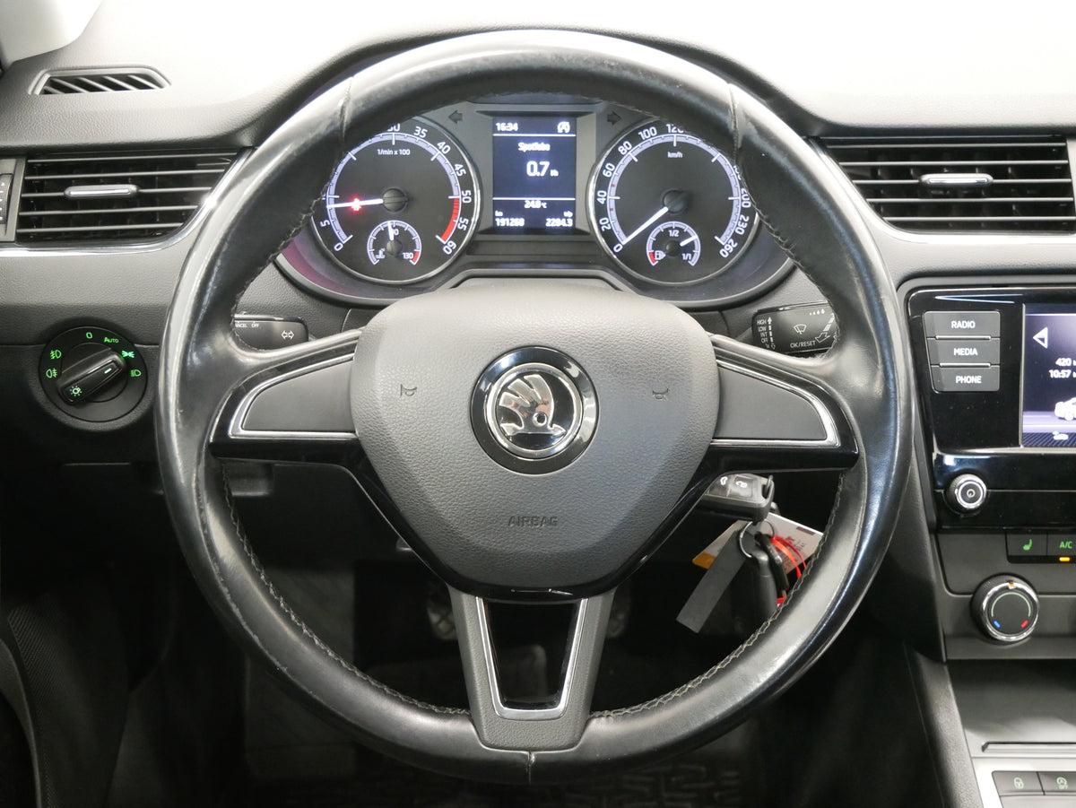 Škoda Octavia 1.6 TDI 85 kW Ambition Plus – foto 16