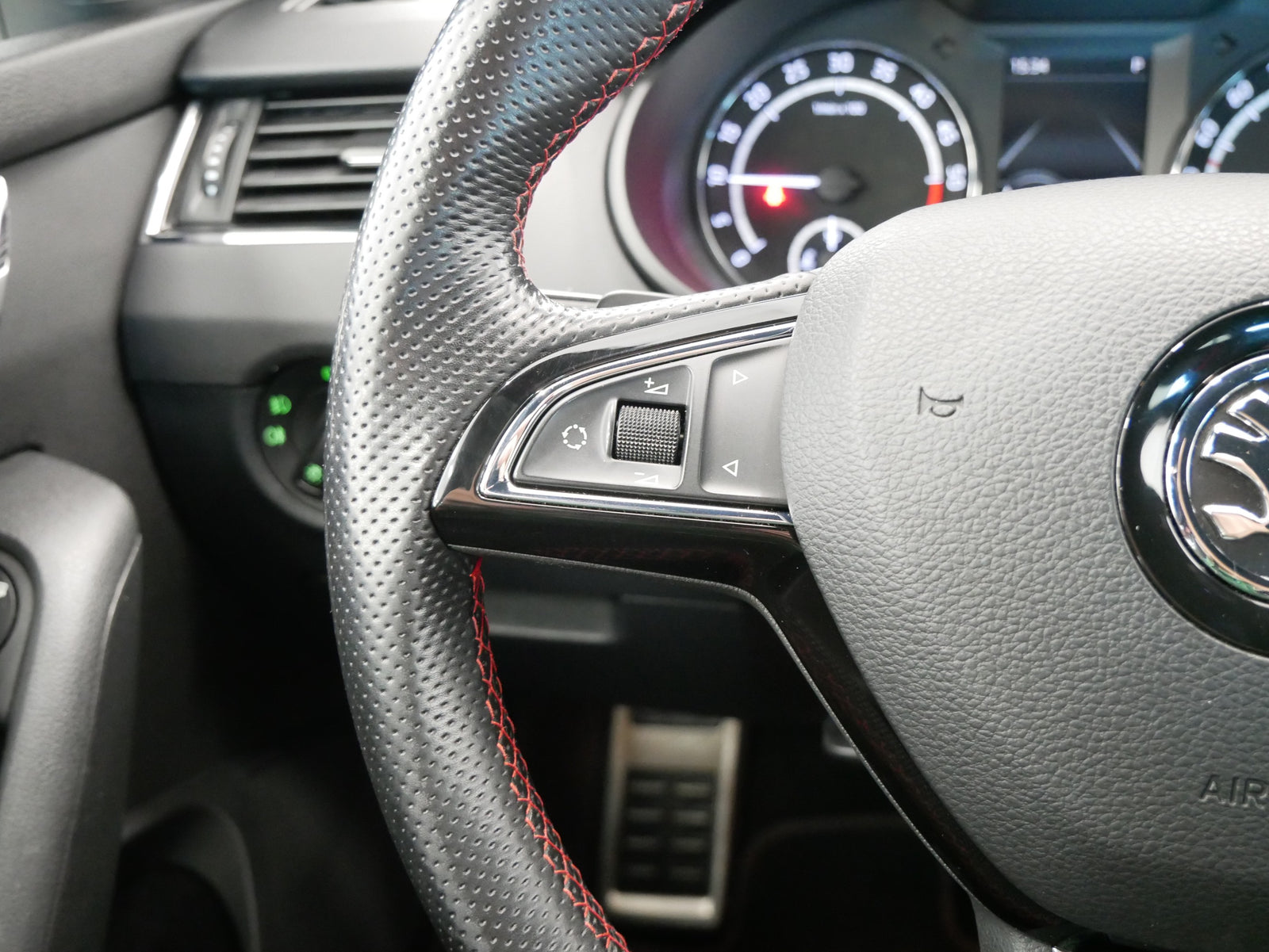 Škoda Octavia 2.0 TDI 135 kW RS – foto 16