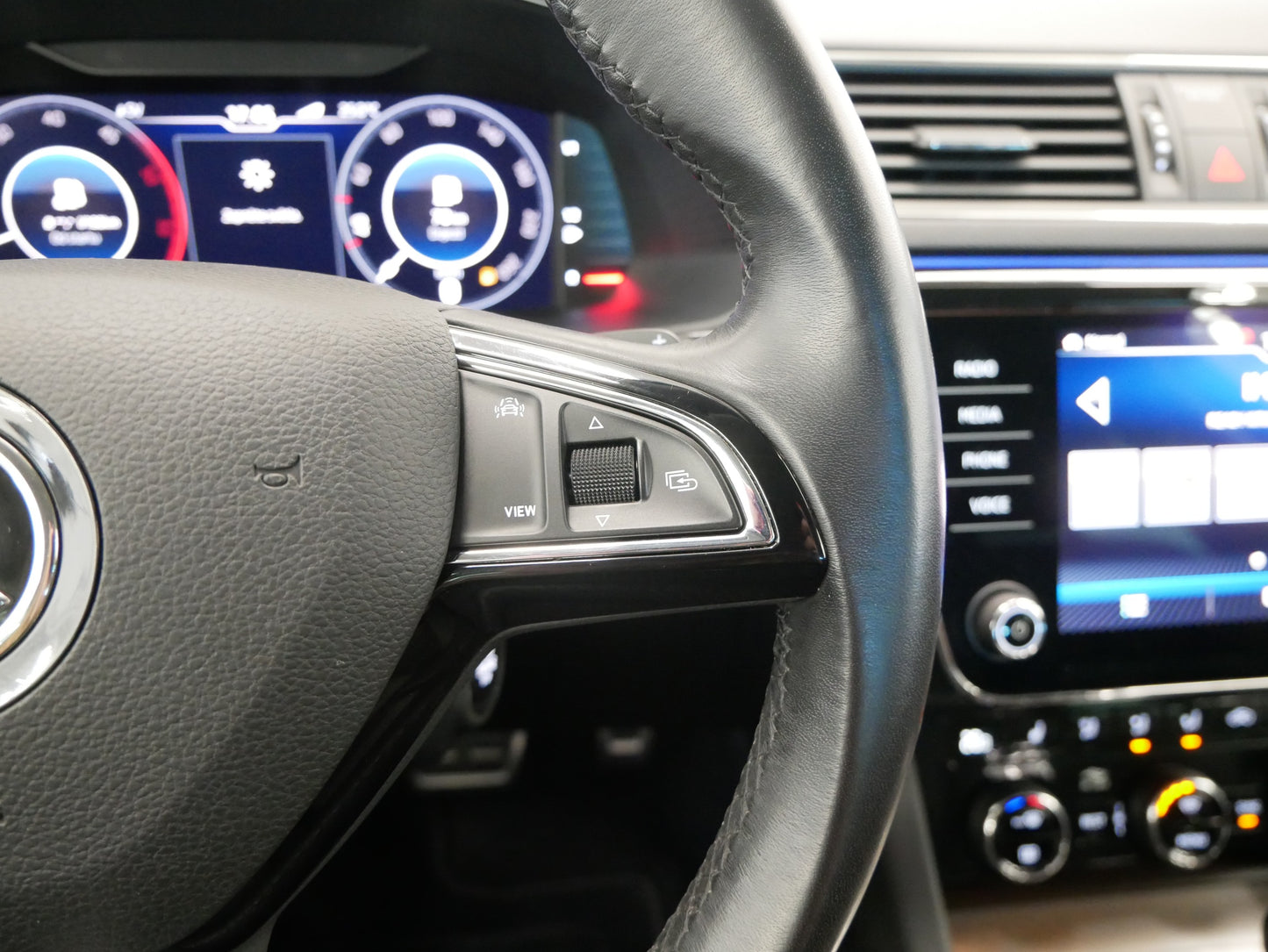 Škoda Superb 2.0 TDI 140 kW Scout