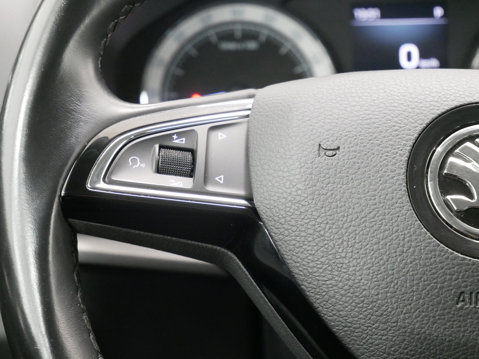 Škoda Karoq 1.6 TDI 85 kW Ambition – foto 16