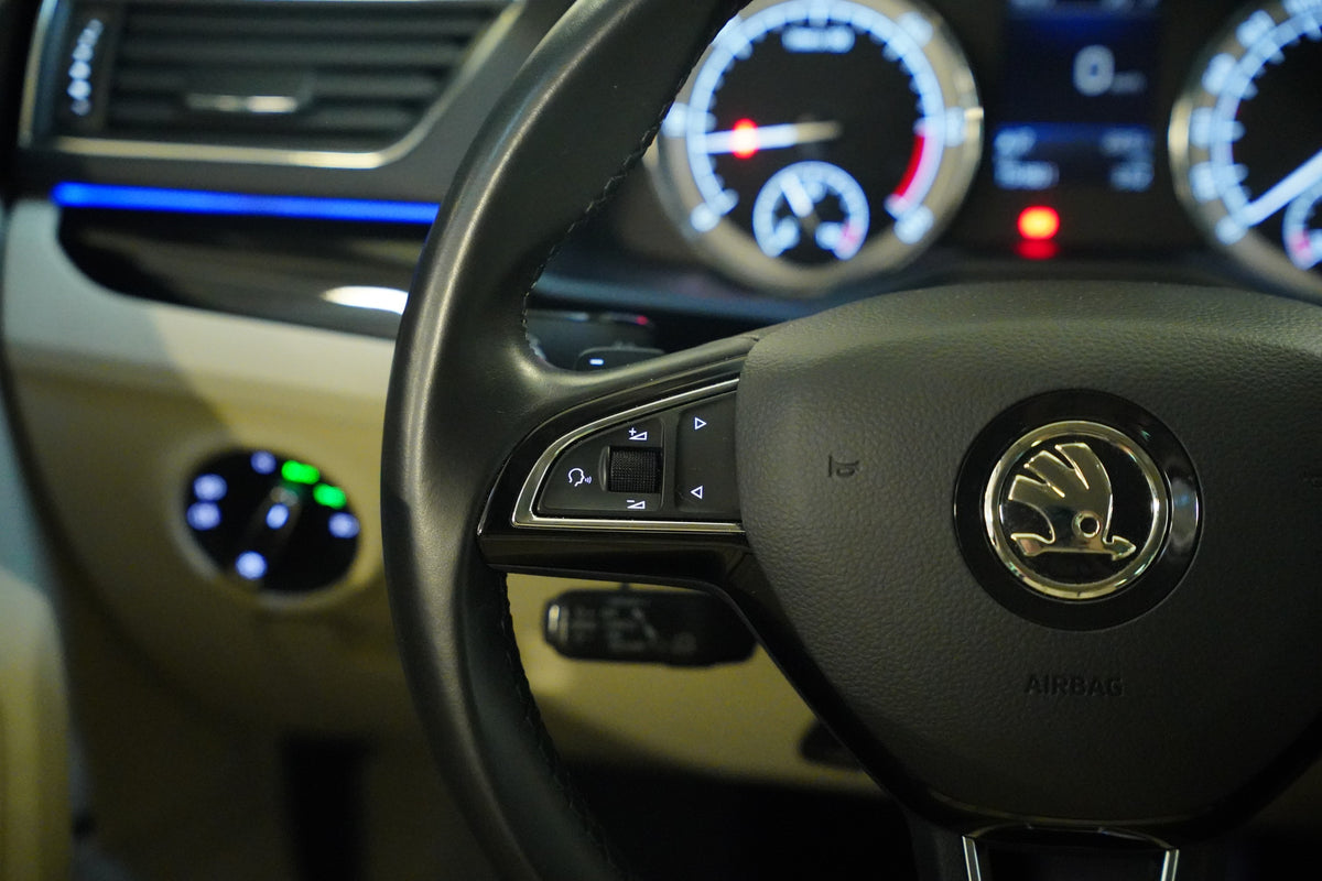 Škoda Superb 2.0 TDI 140 kW DSG L&K – foto 16