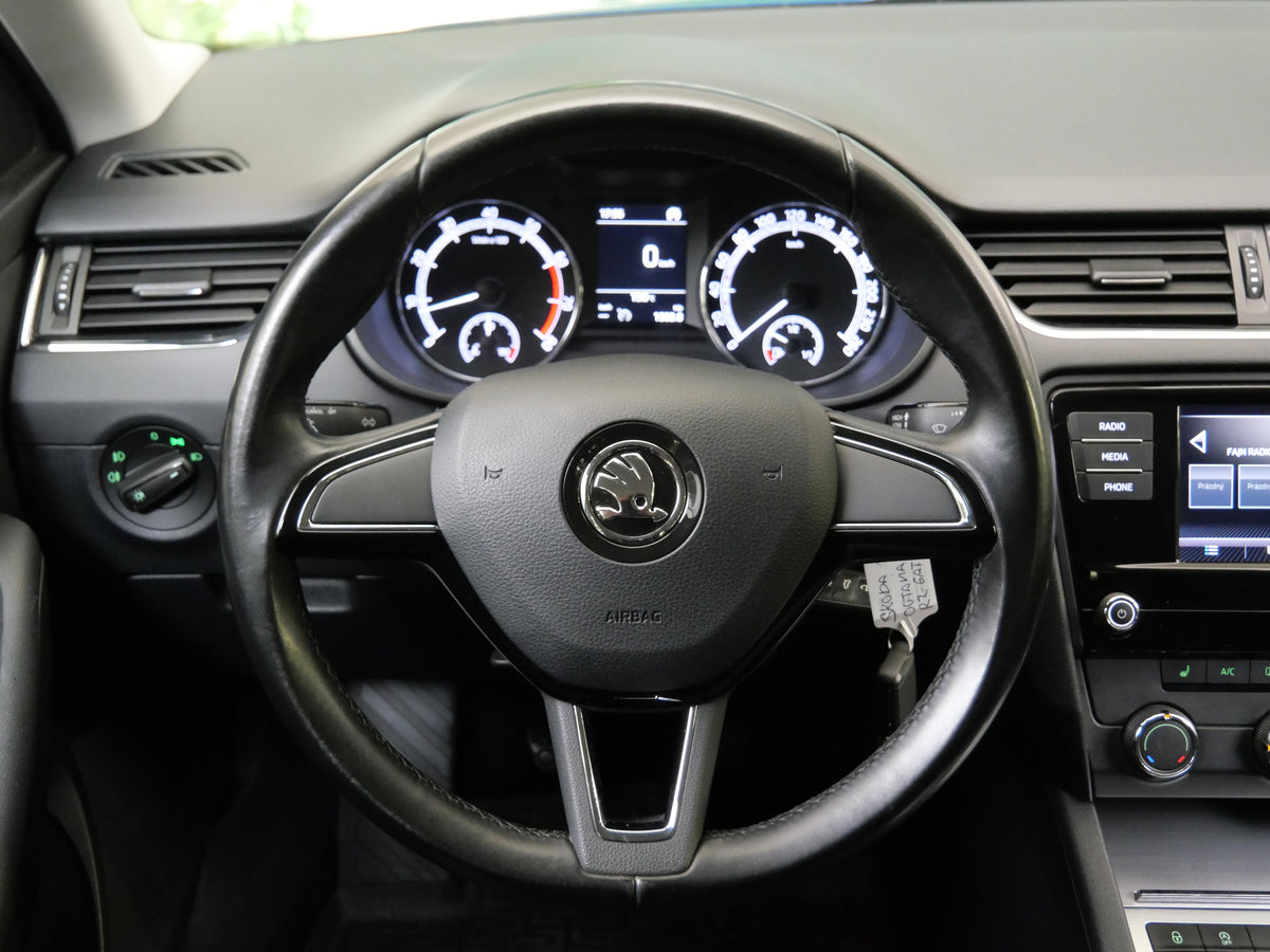 Škoda Octavia 1.8 TSI 132 kW Ambition Plus – foto 16