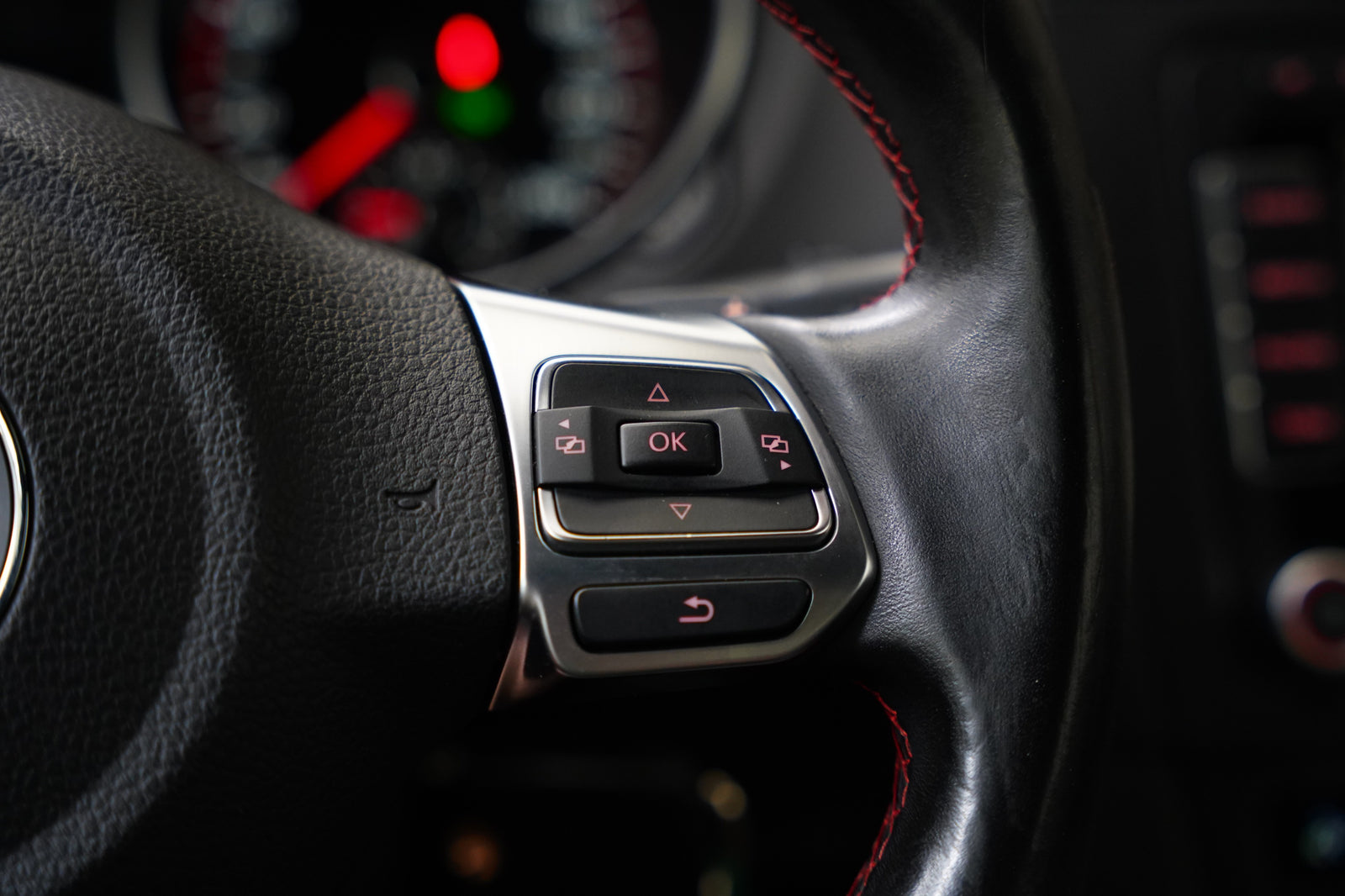 Volkswagen Golf 2.0 TSI 155 kW DSG GTI – foto 16