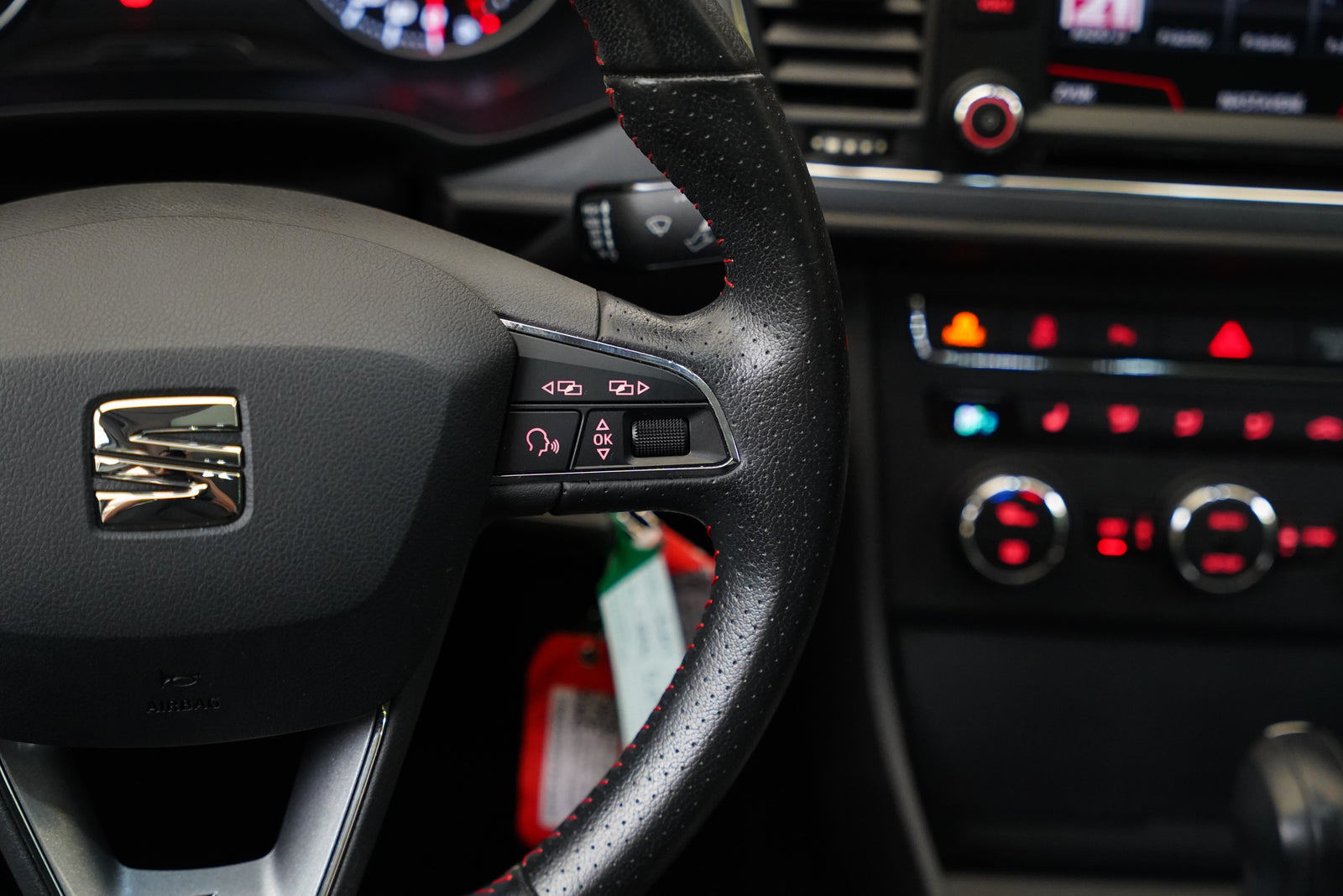 Seat Leon 2.0 TDI 135 kW DSG FR – foto 16