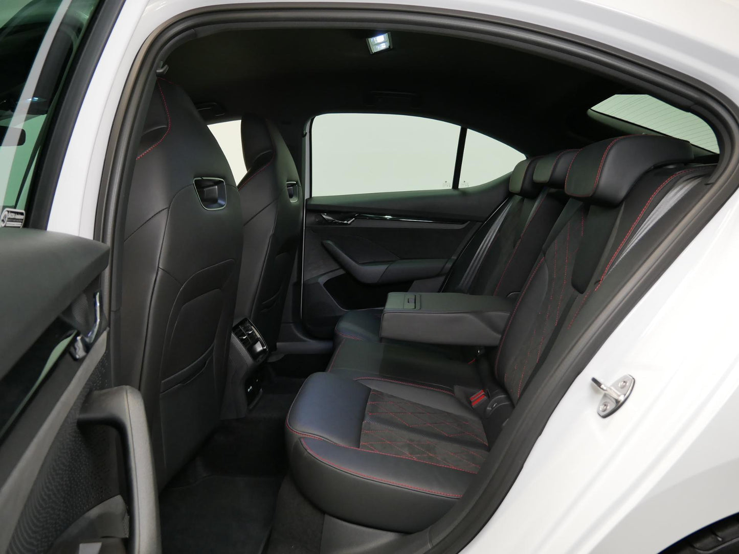 Škoda Octavia RS RS 2.0 TSI/180kW/DSG/TAŽNÉ/LED.MATRIX/NAVI/KAMERA/
