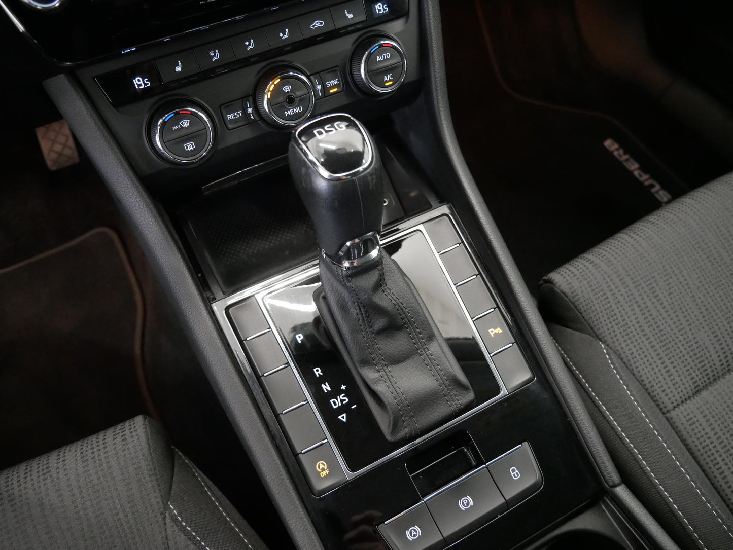 Škoda Superb 2.0 TDI 110kw Ambition Plus