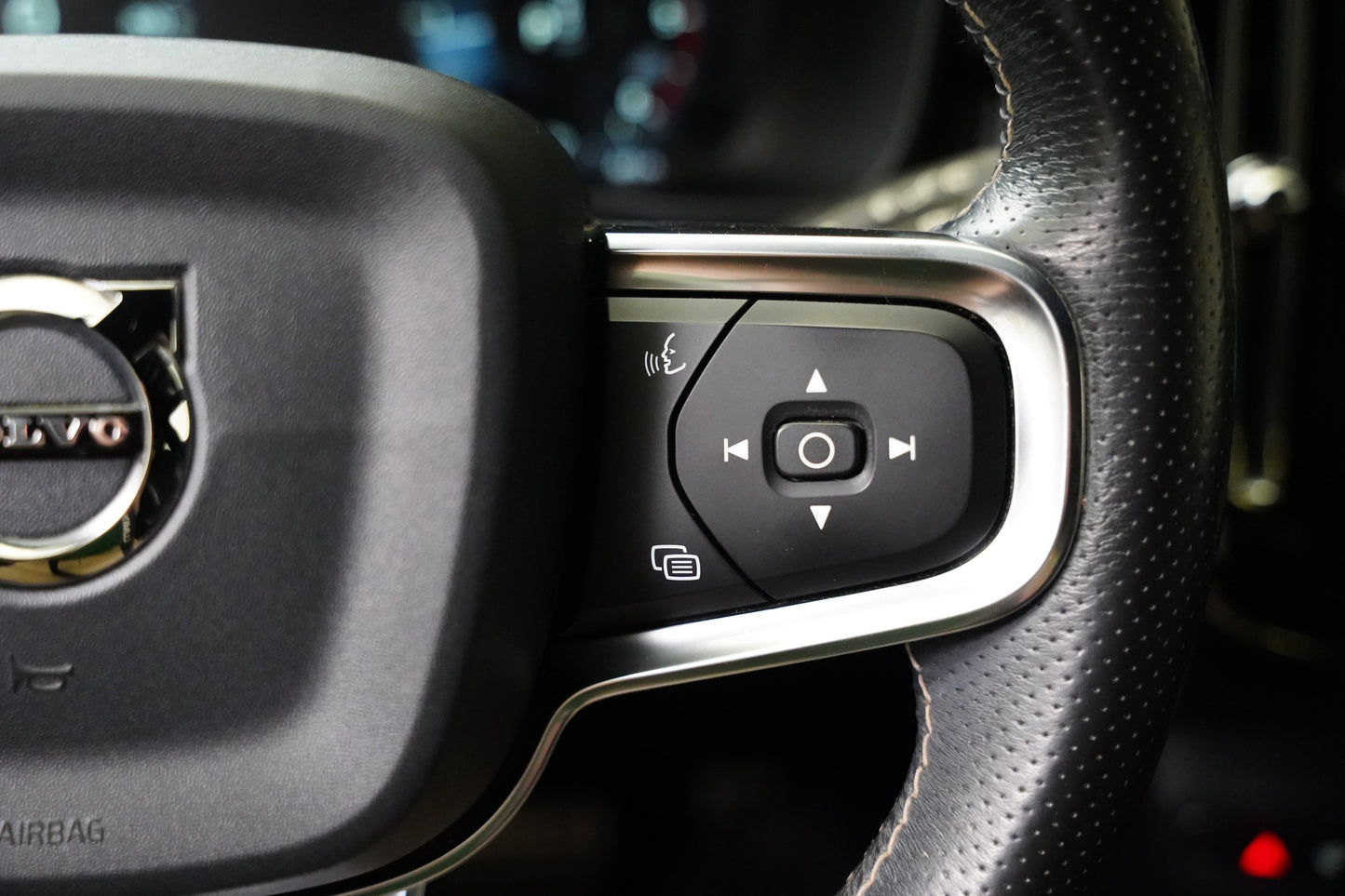 Volvo XC40 2.0 D 140 kW R-design AWD