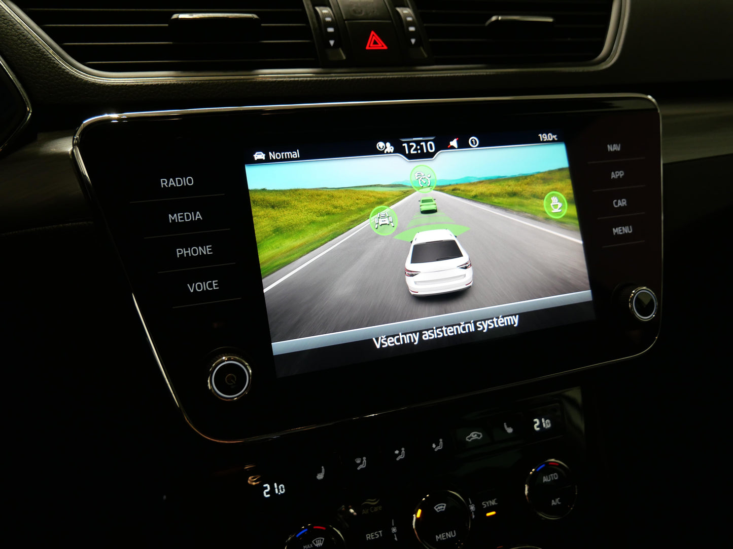 Škoda Superb 2.0 TDI 110 kW DSG Style Plus
