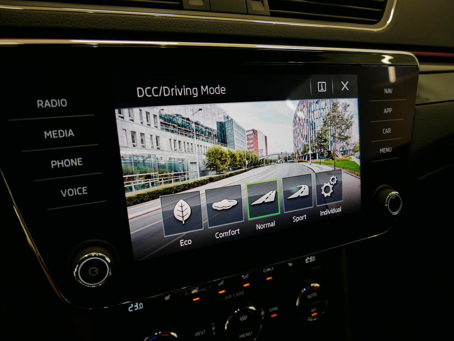 Škoda Superb 2.0 TDI 140 kW DSG 4x4 L&K