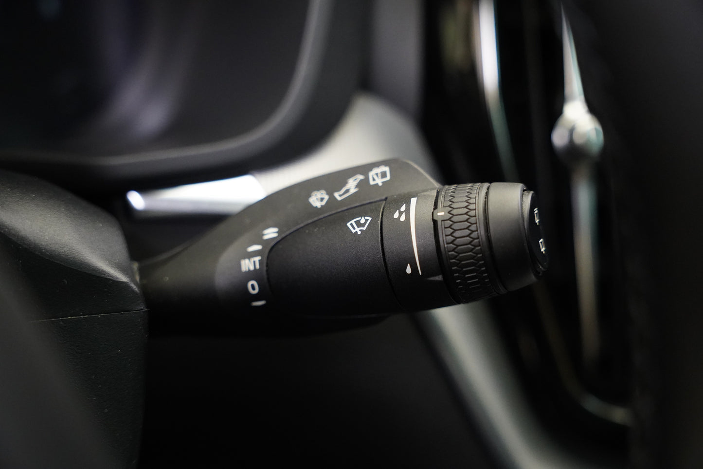 Volvo XC60 B4 145 kW AWD R-Design