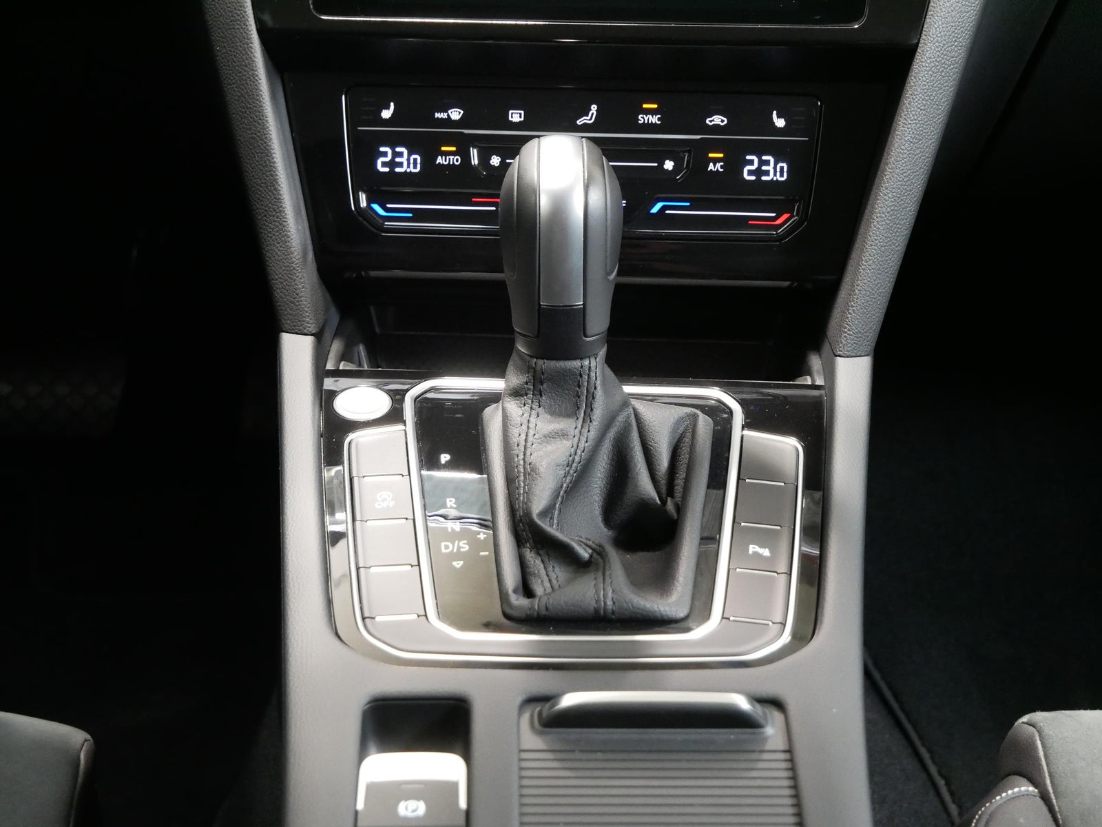 Volkswagen Passat 2.0 TDI 110 kW Elegance – foto 16