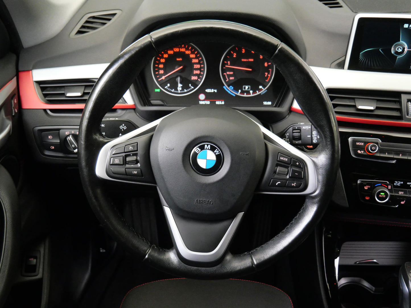 BMW X1 20i 140 kW xDrive Sportline