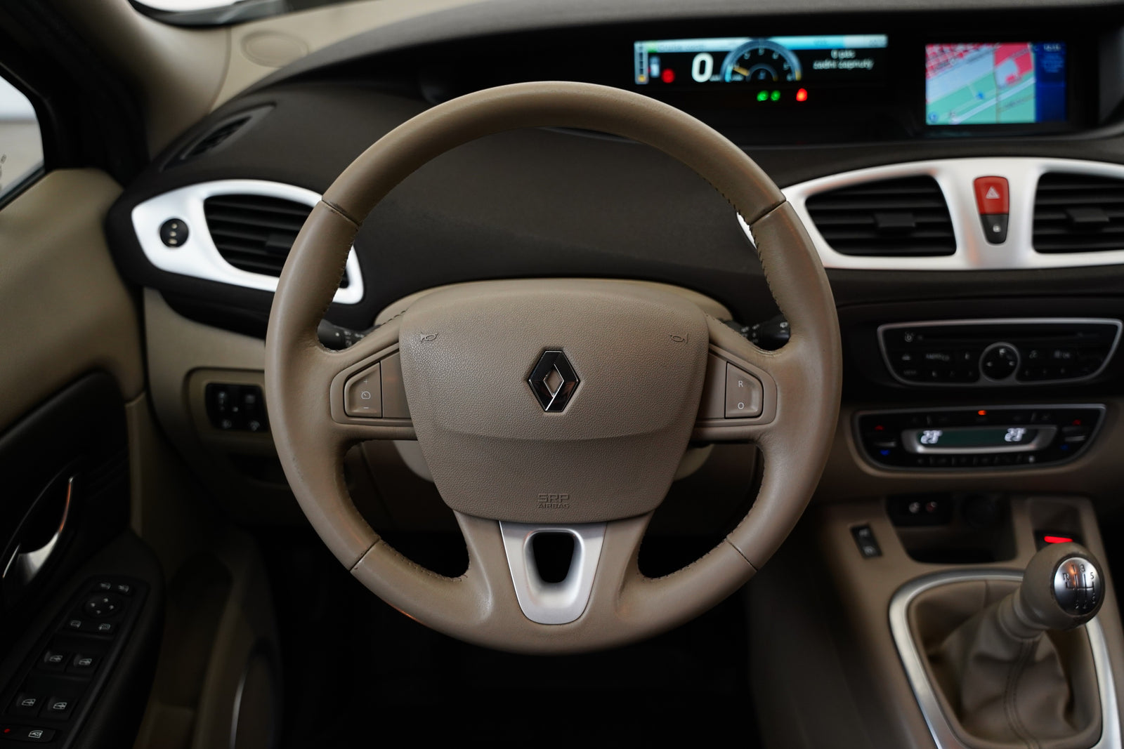 Renault Scénic 1.5 DCI 81 kW – foto 16