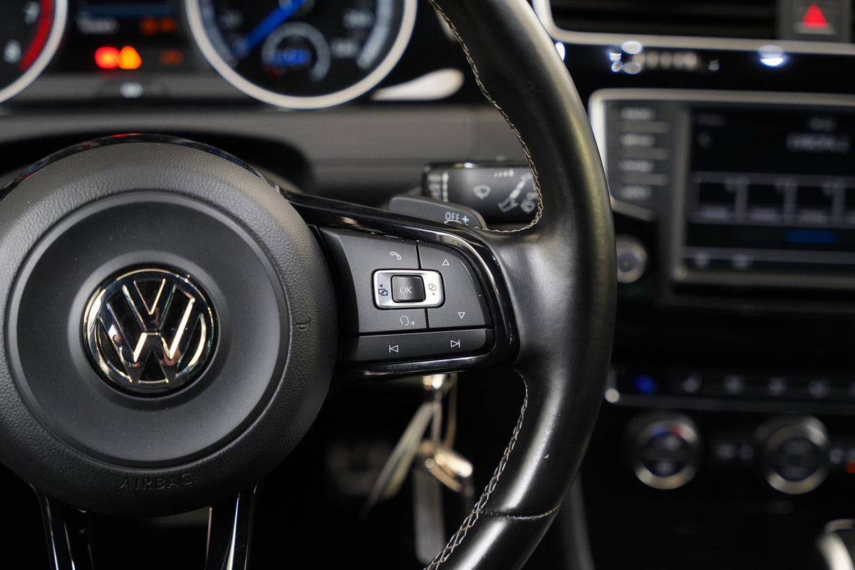 Volkswagen Golf 2.0 TSI 221 kW 4Motion R
