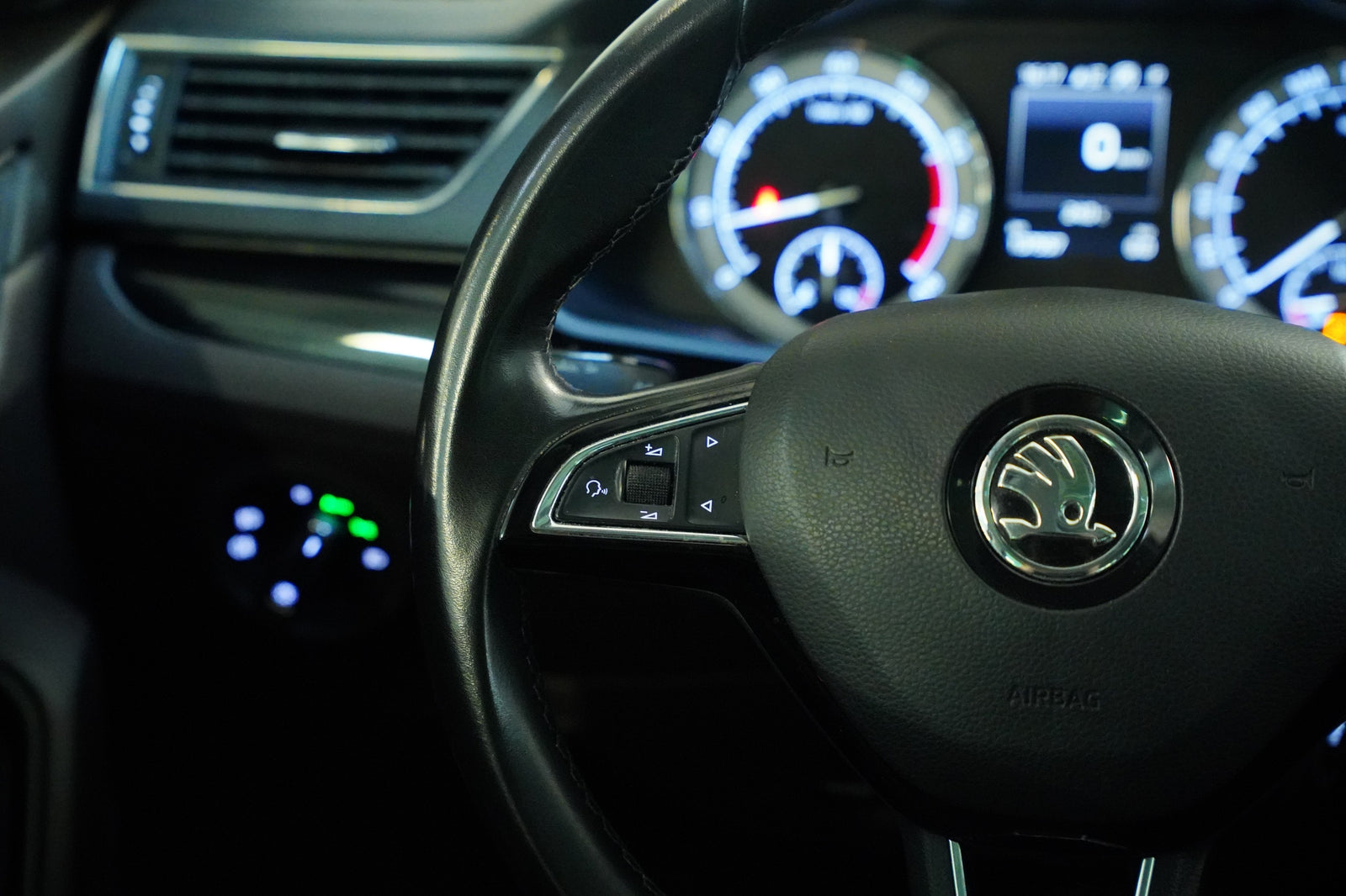 Škoda Superb 1.8 TSI 132 kW DSG L&K – foto 17
