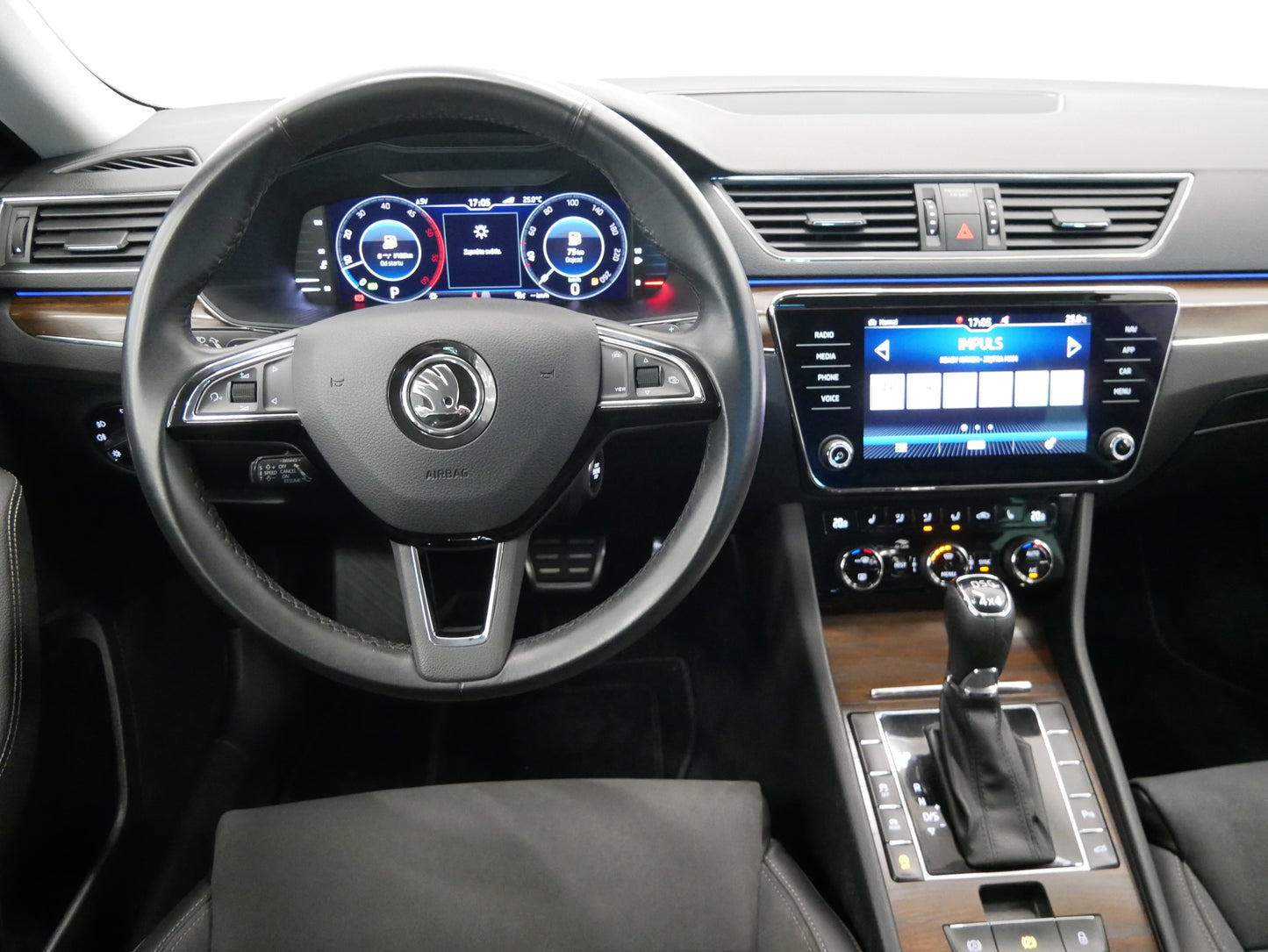 Škoda Superb 2.0 TDI 140 kW Scout