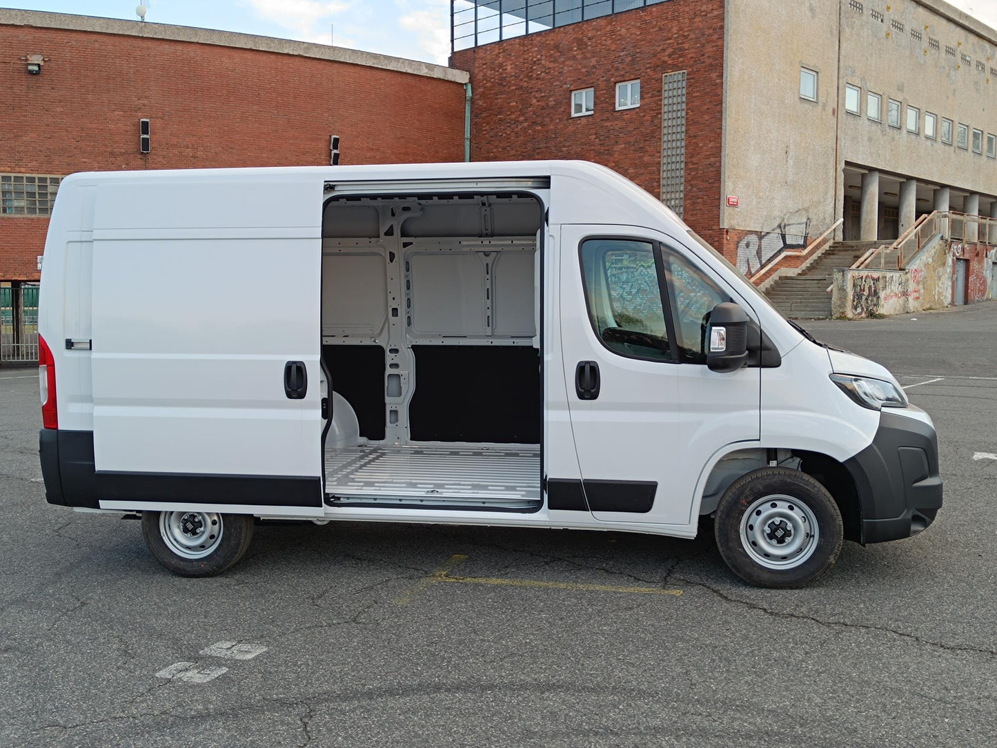 Fiat Ducato 2,2 MTJ 140k L2H2 6M 33 Light Professional