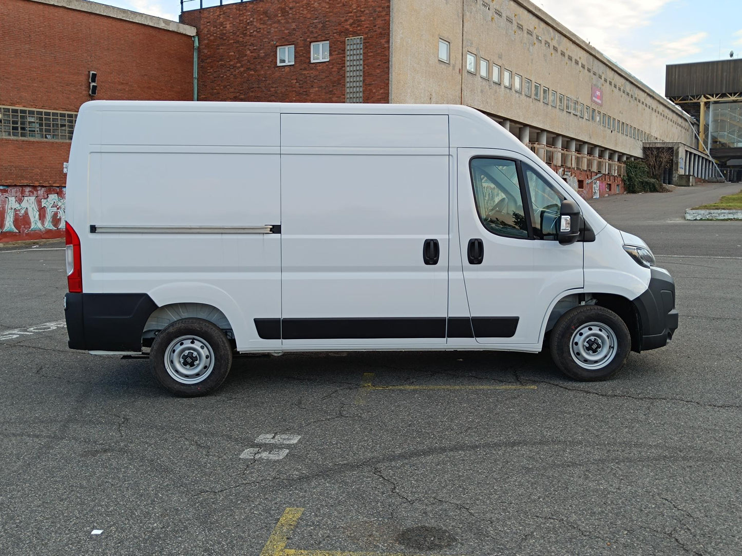 Fiat Ducato 2,2 MTJ 140k L2H2 6M 33 Light Professional
