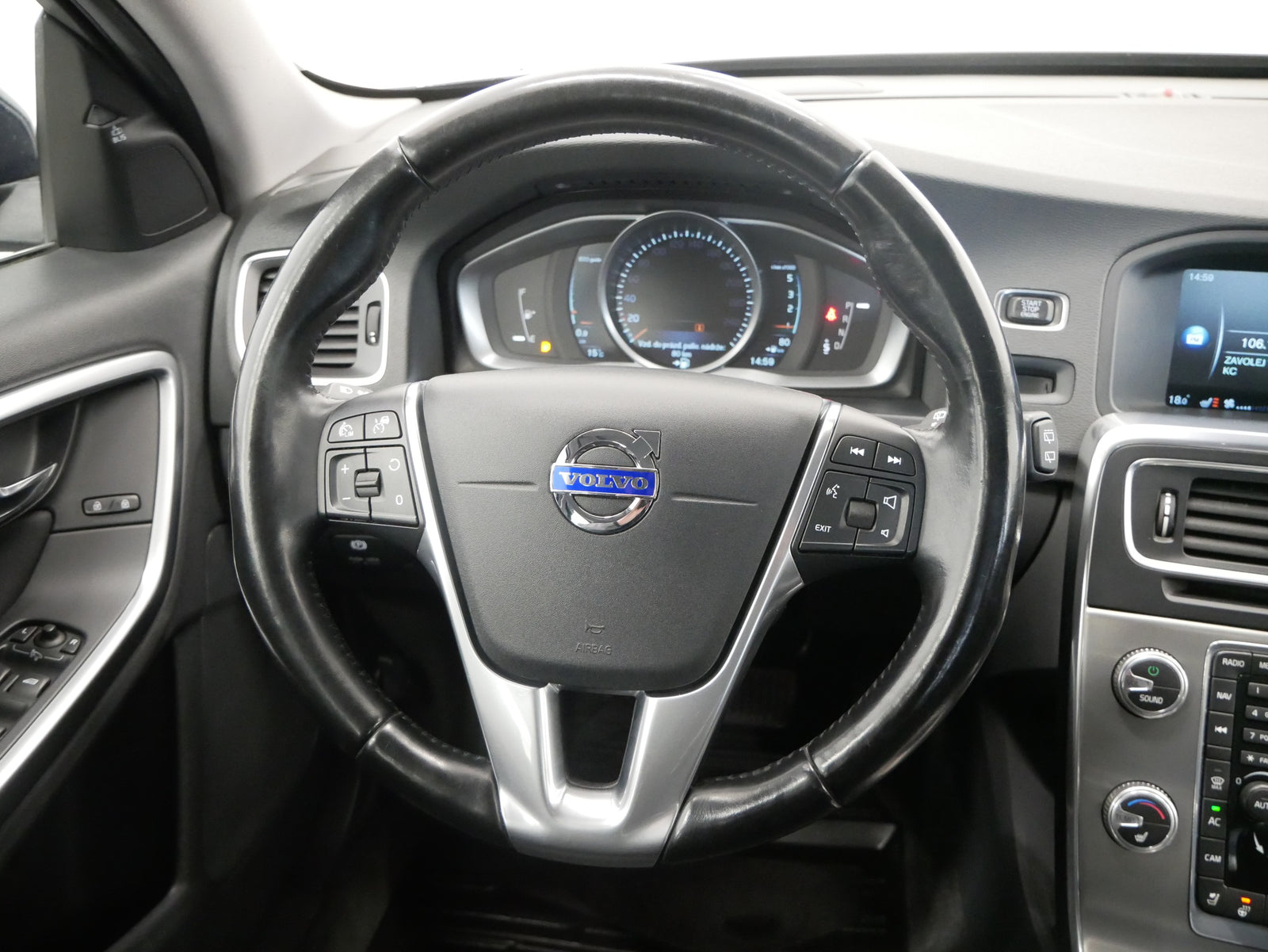 Volvo V60 D4 133kW Momentum – foto 17