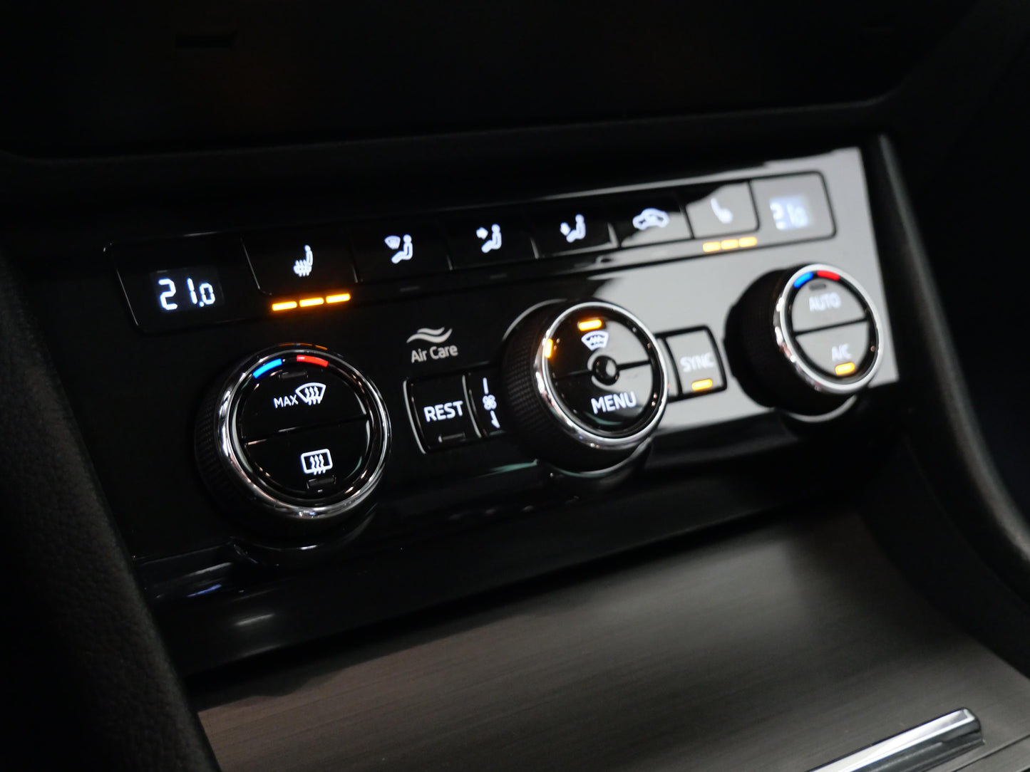 Škoda Superb 2.0 TDI 110 kW DSG Style Plus