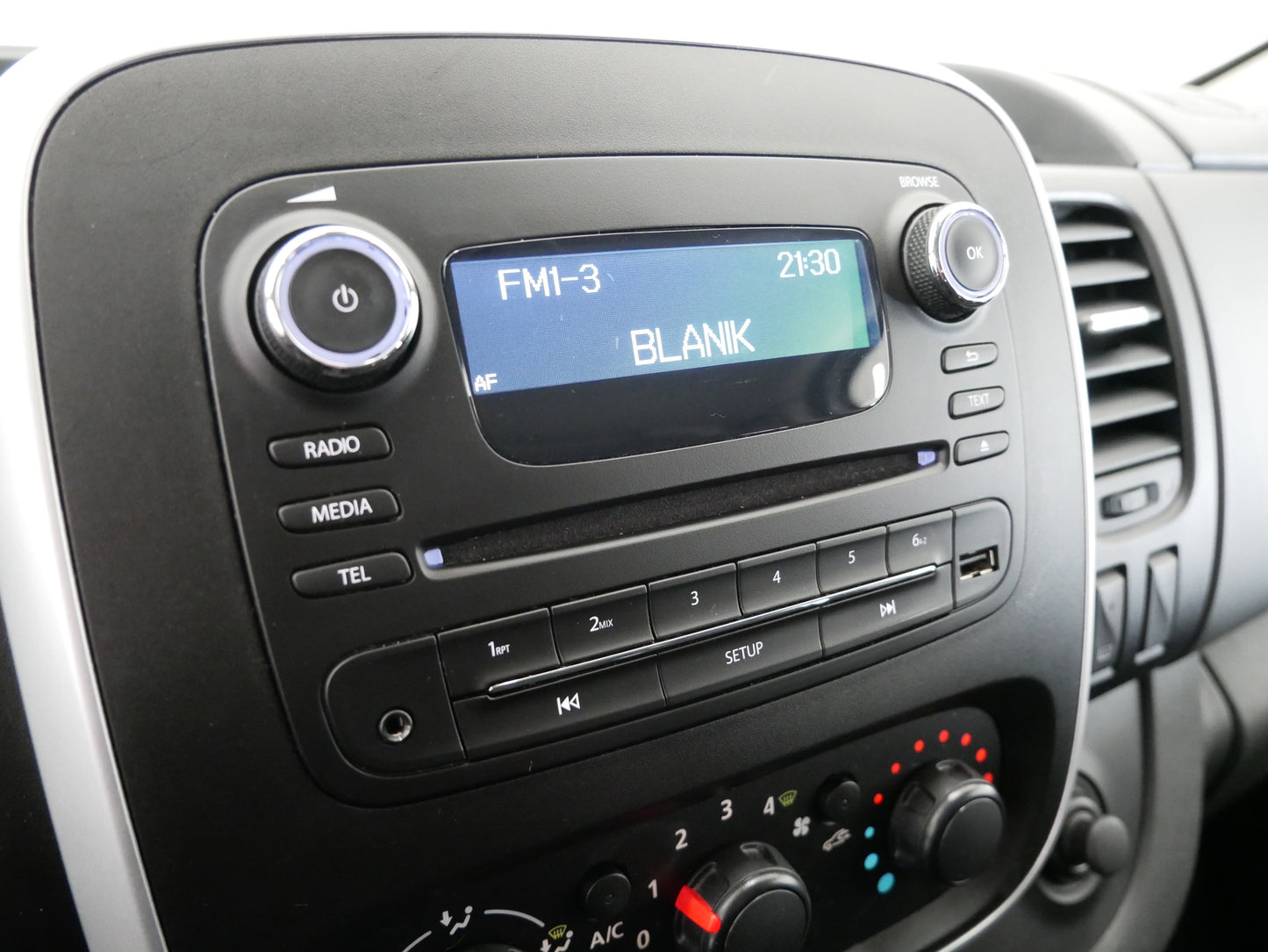 Opel Vivaro 1.6CDTi 85kW 9 míst L2H1