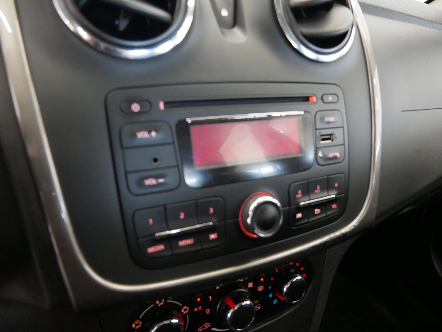 Dacia Logan 1.2i 54kW