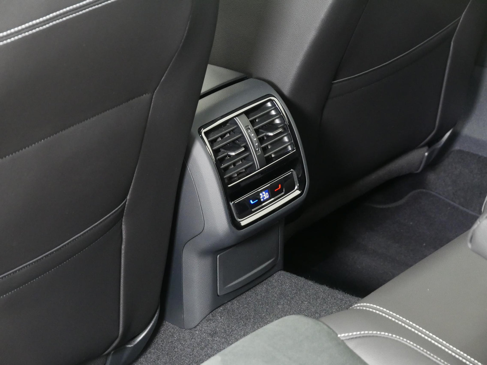 Volkswagen Passat 2.0 TDI 110 kW Elegance – foto 17