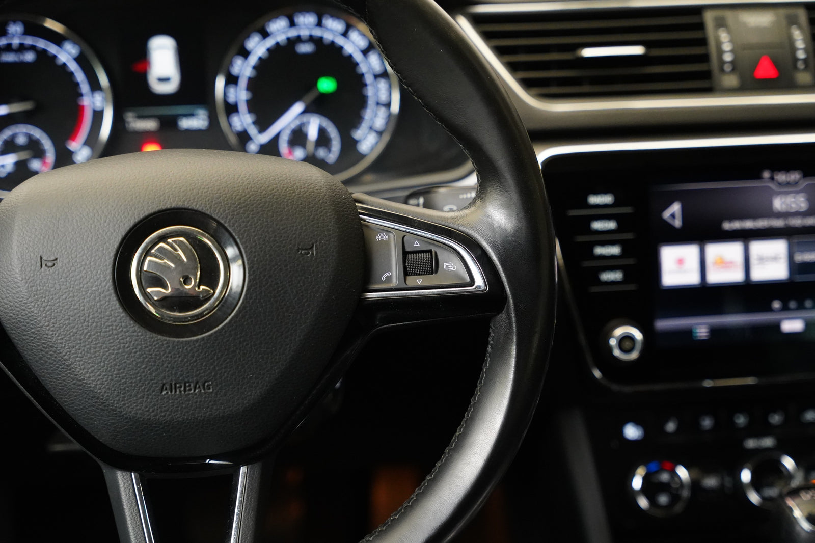 Škoda Superb 2.0 TDI 110 kW Style – foto 17