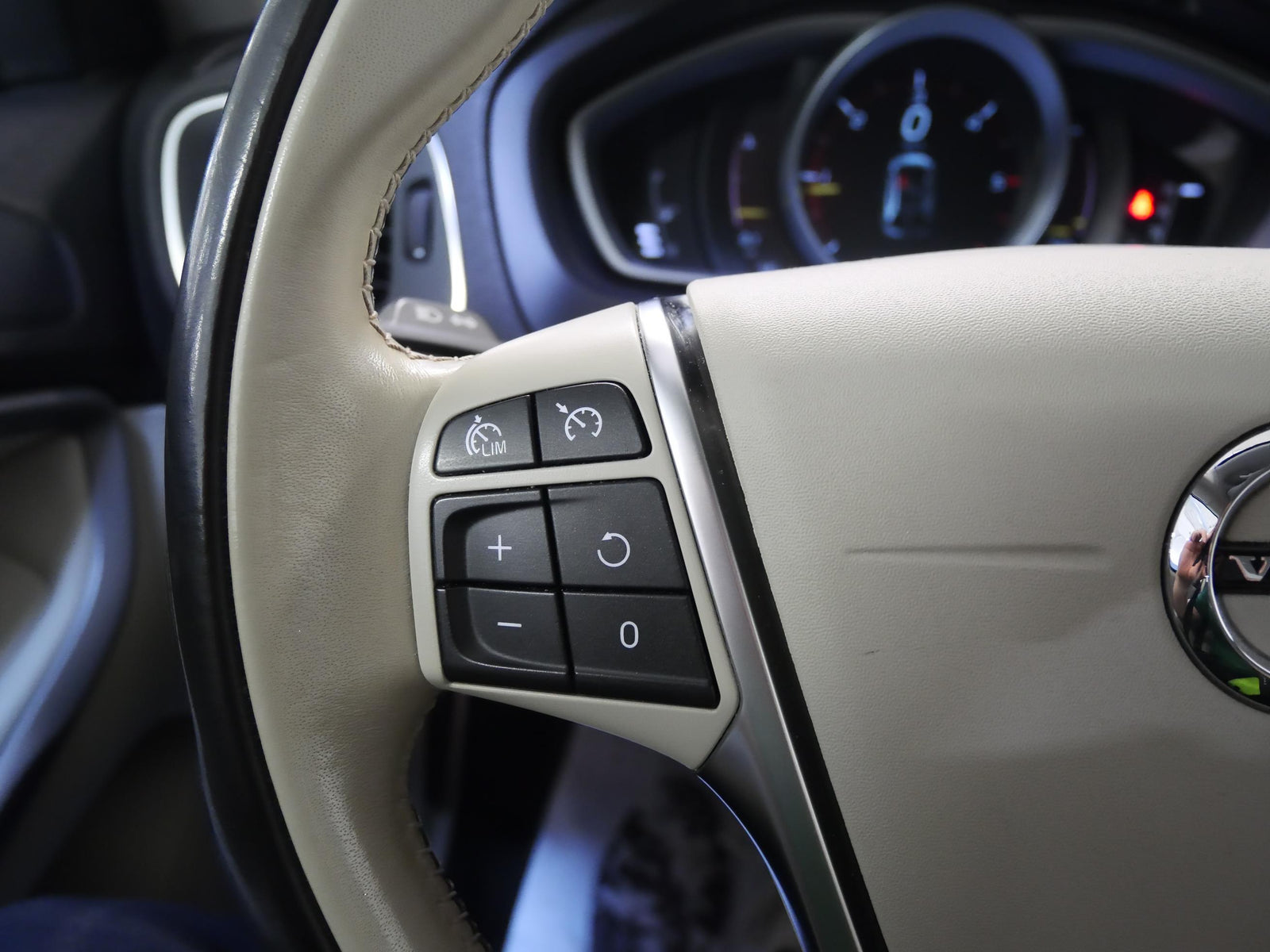 Volvo V40 D3 110 kW Momentum – foto 17