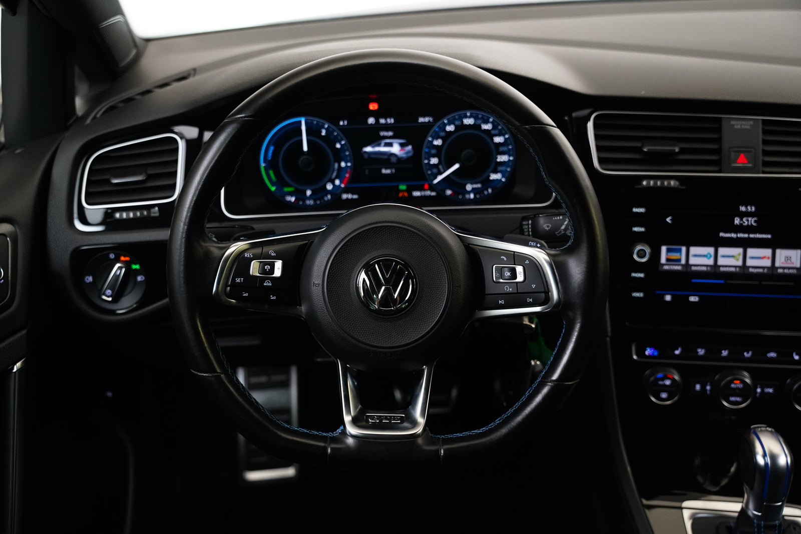 Volkswagen Golf 1.4 TSI 150 kW DSG GTE – foto 17