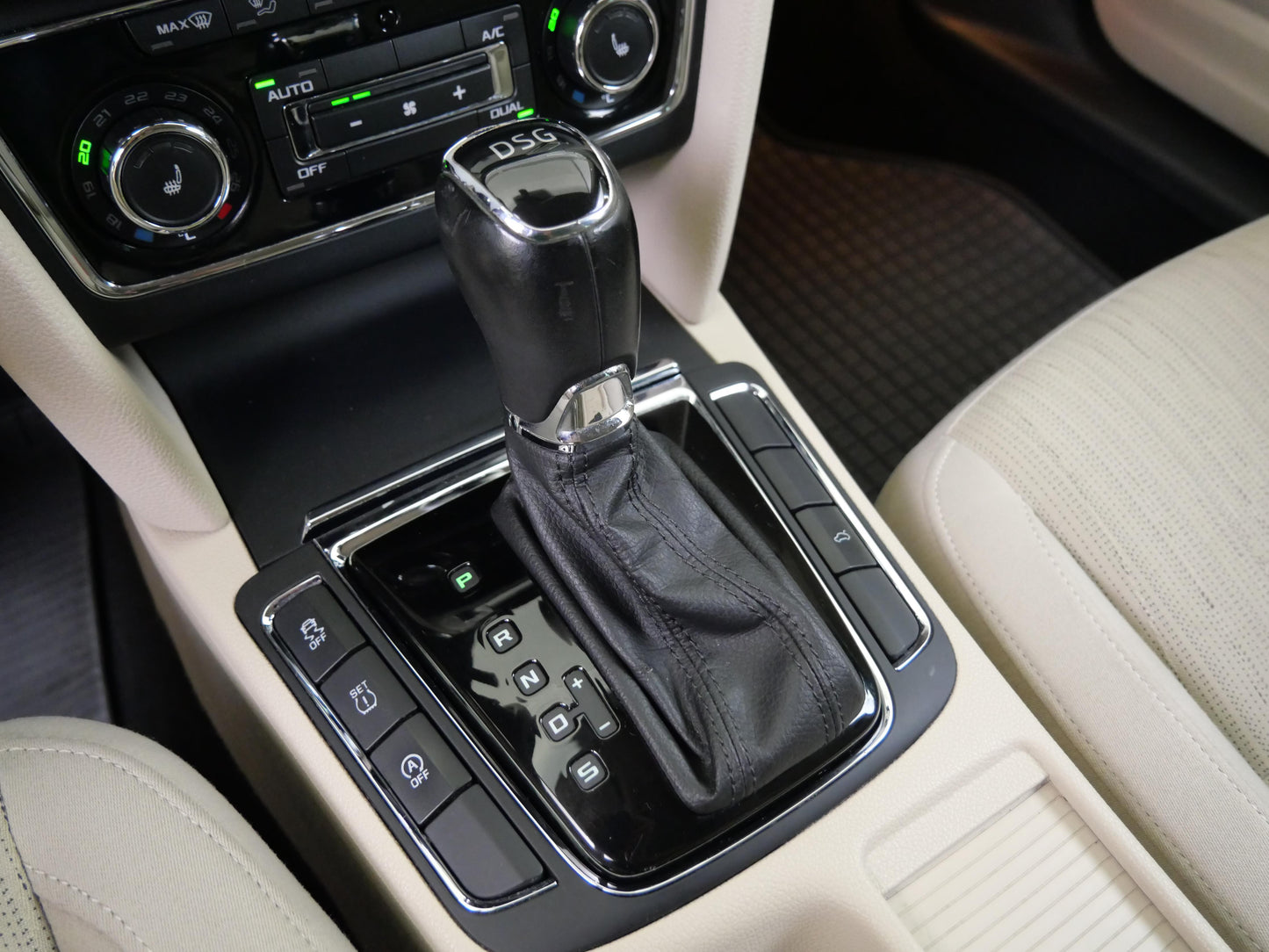 Škoda Superb 2.0 TDI 125 kW DSG Elegance